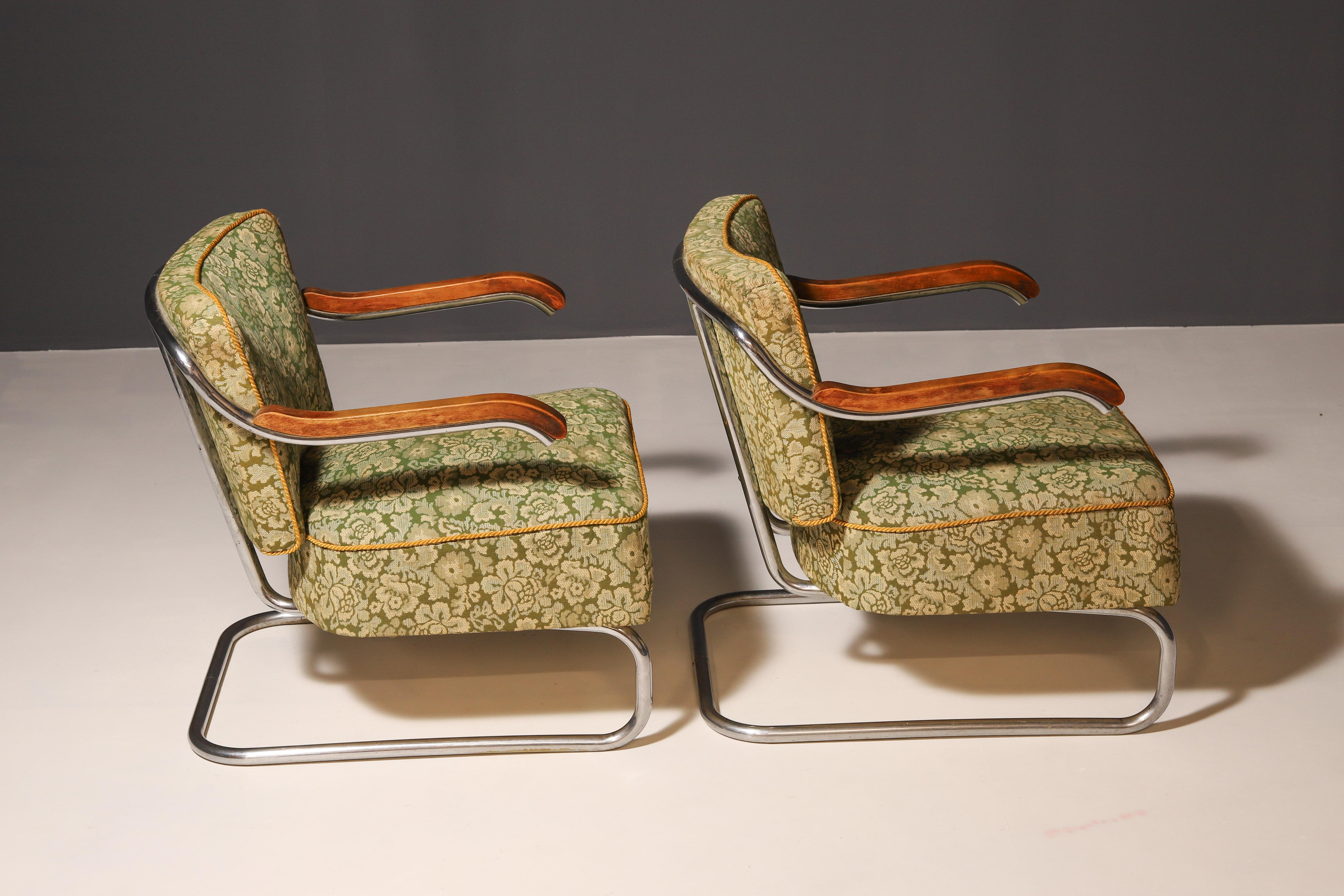 Pair of Cantilever Tubular Steel Armchairs for Kovona, Czechoslovakia, 1950’s For Sale 3