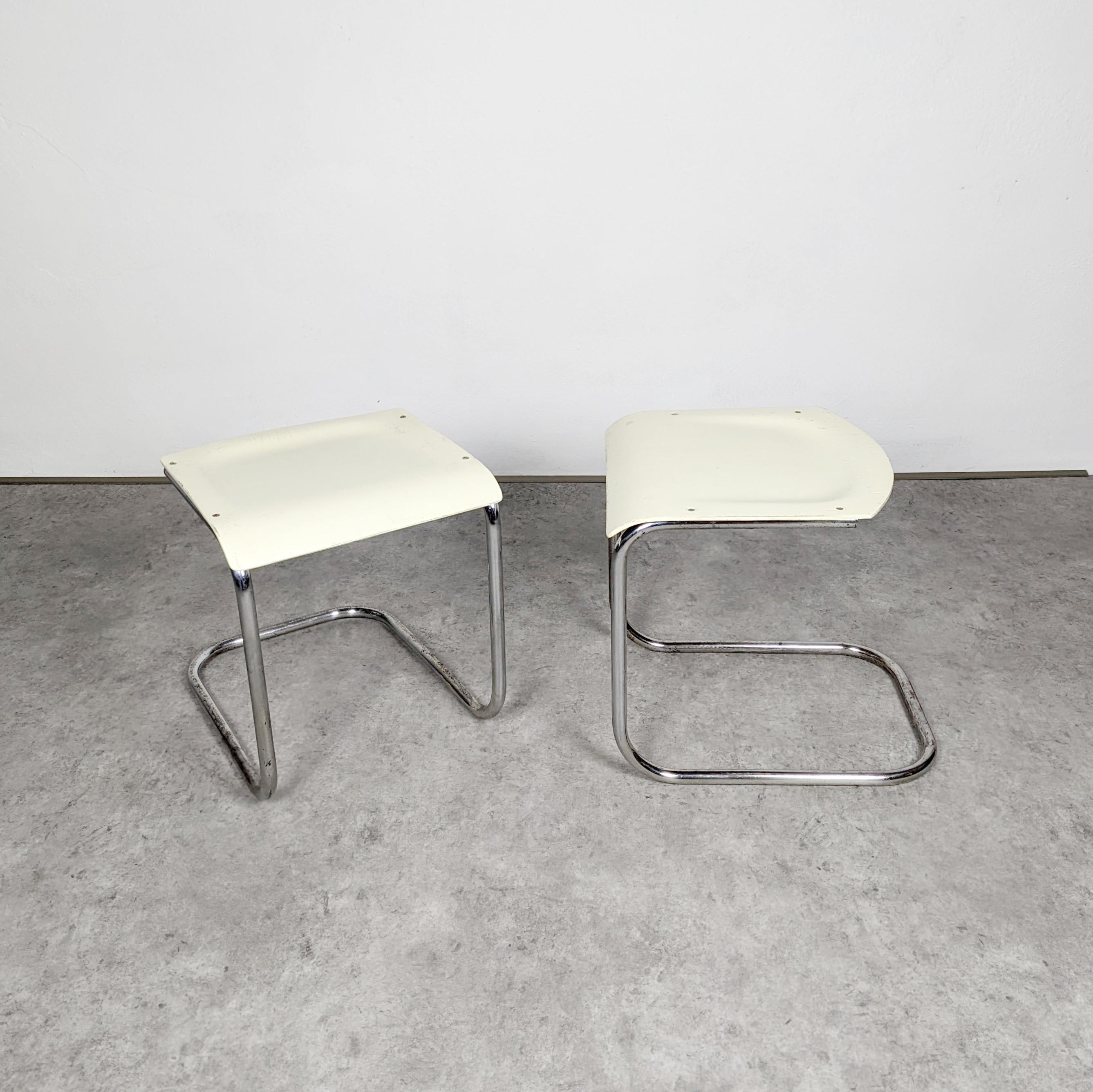 Pair of cantilever tubular steel Bauhaus stools by Mart Stam In Good Condition For Sale In PRAHA 5, CZ
