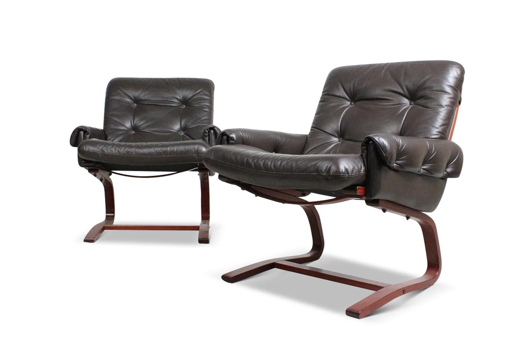 Mid-Century Modern Pair of cantilevered leather lounge chairs by ingmar relling For Sale