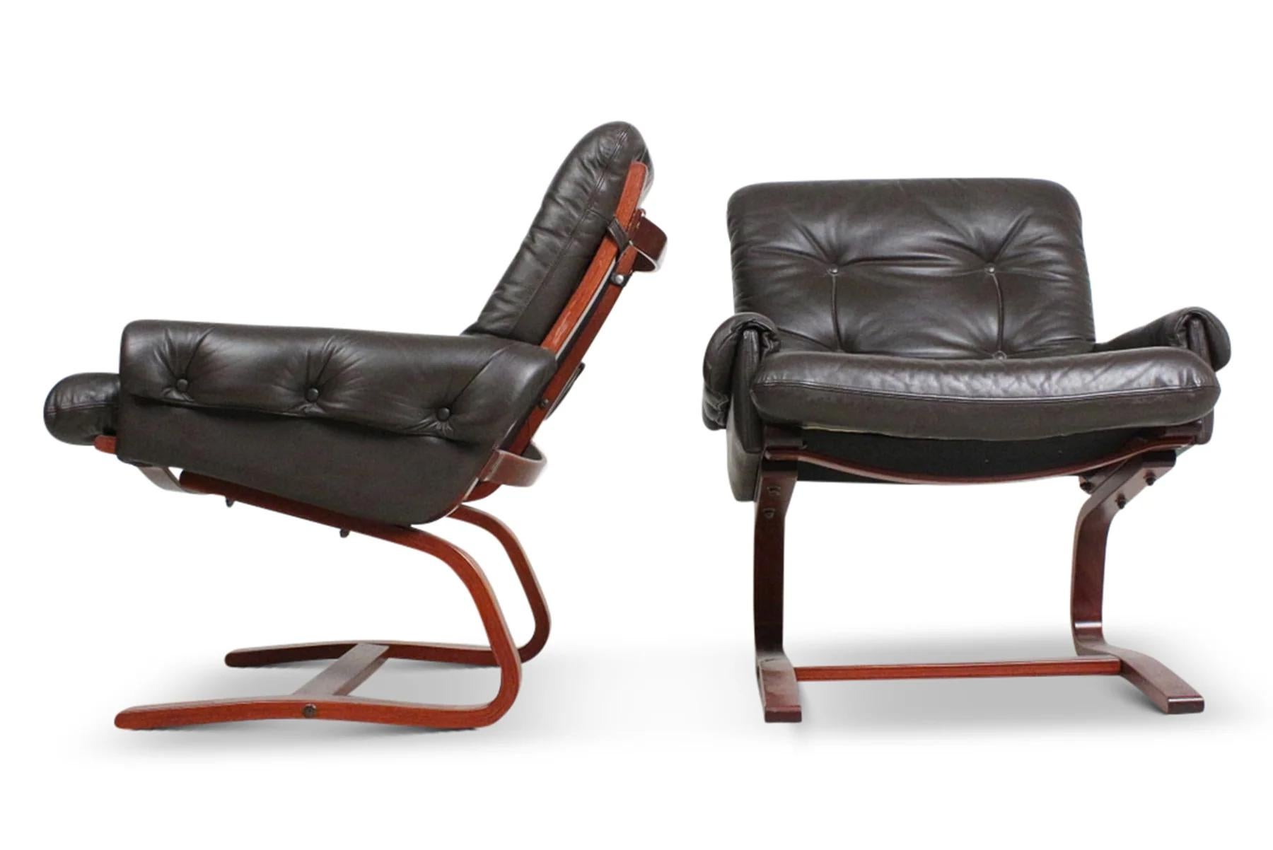 20th Century Pair of cantilevered leather lounge chairs by ingmar relling For Sale