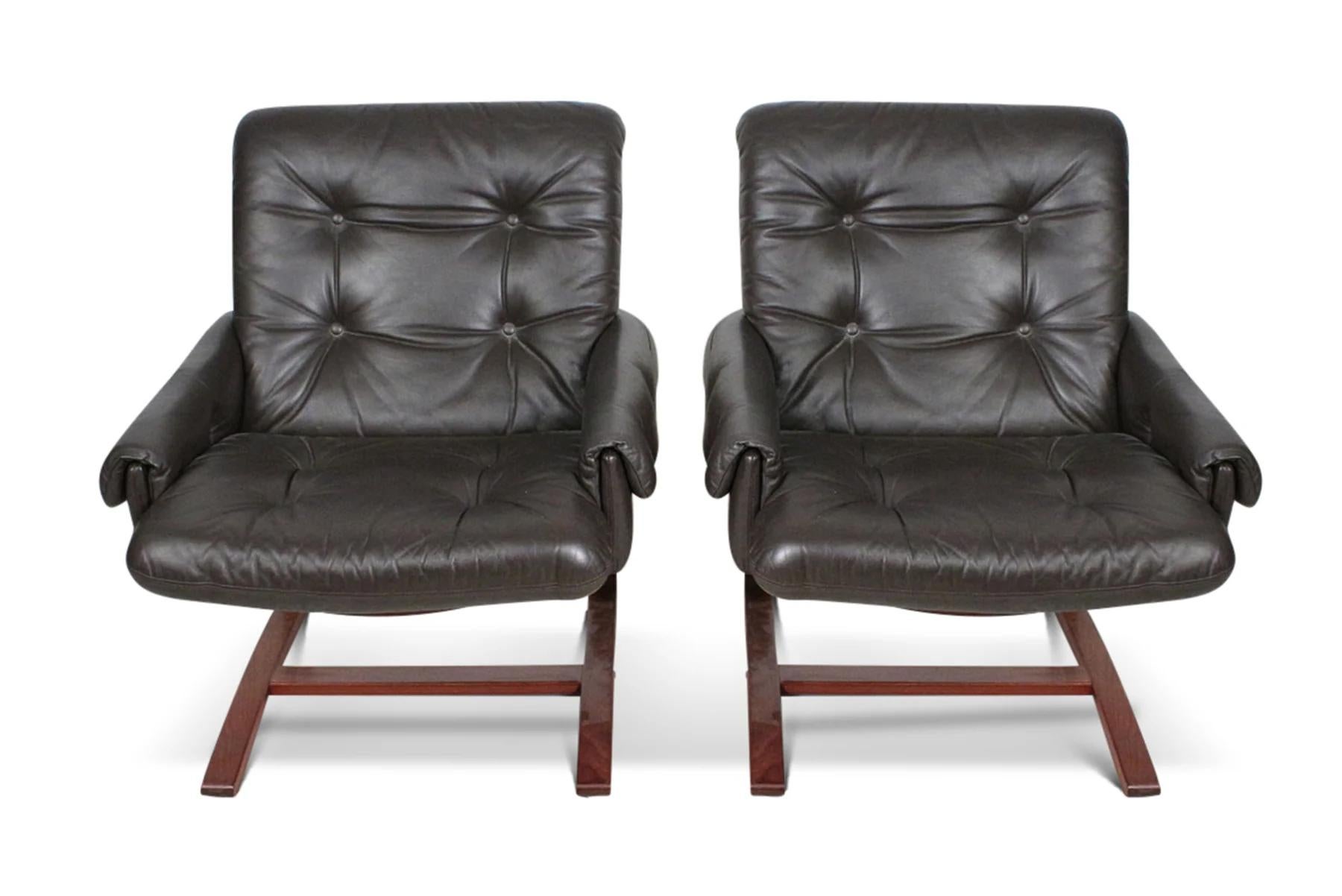 Leather Pair of cantilevered leather lounge chairs by ingmar relling For Sale