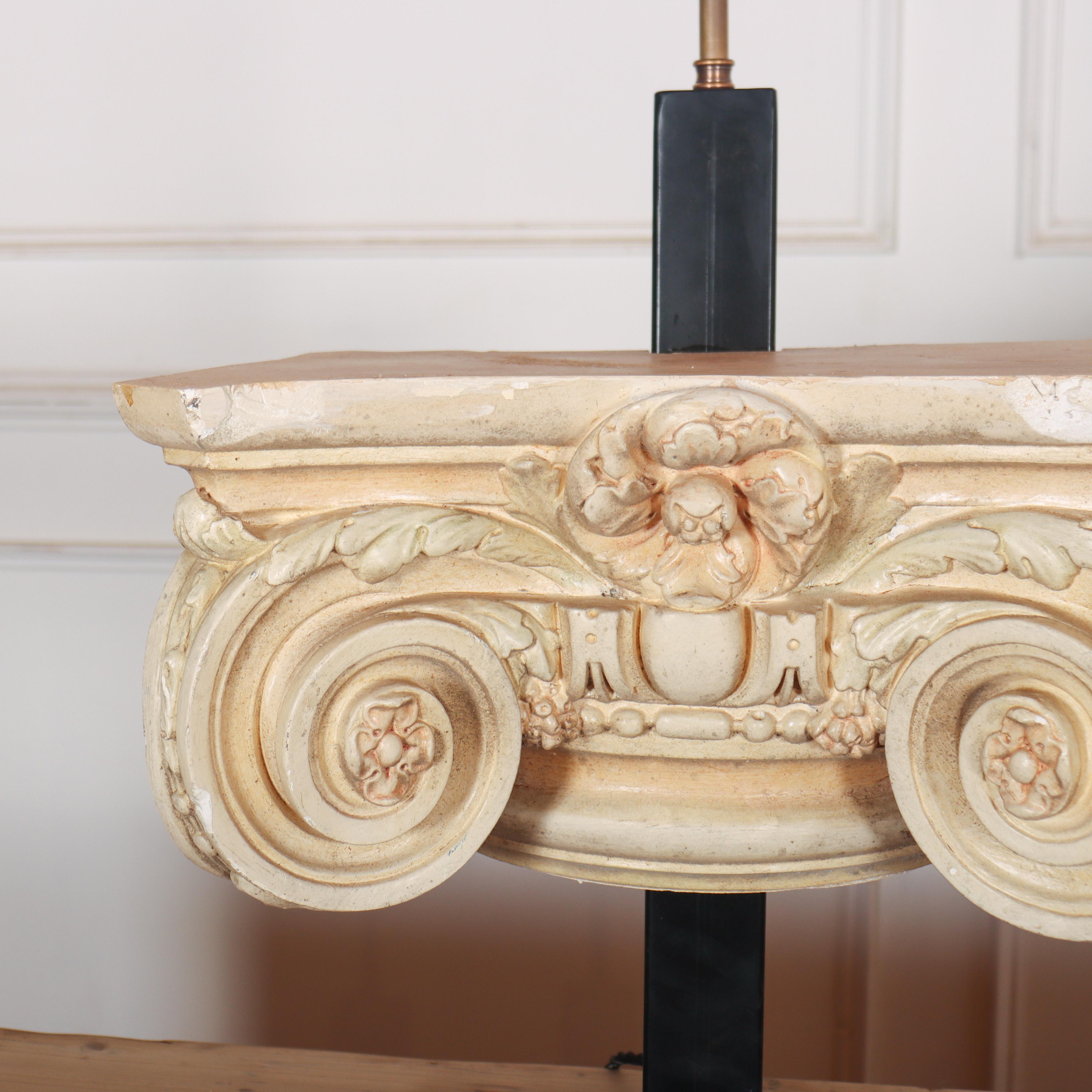 Merveilleuse paire de lampes de table avec décor de chapiteau en plâtre et un câble tressé de 2m de long. 1920.

(La hauteur ci-dessous est mesurée jusqu'à la douille de l'ampoule)

Réf : B.

Référence : 8353

Dimensions
41 cm de large
8 pouces (20