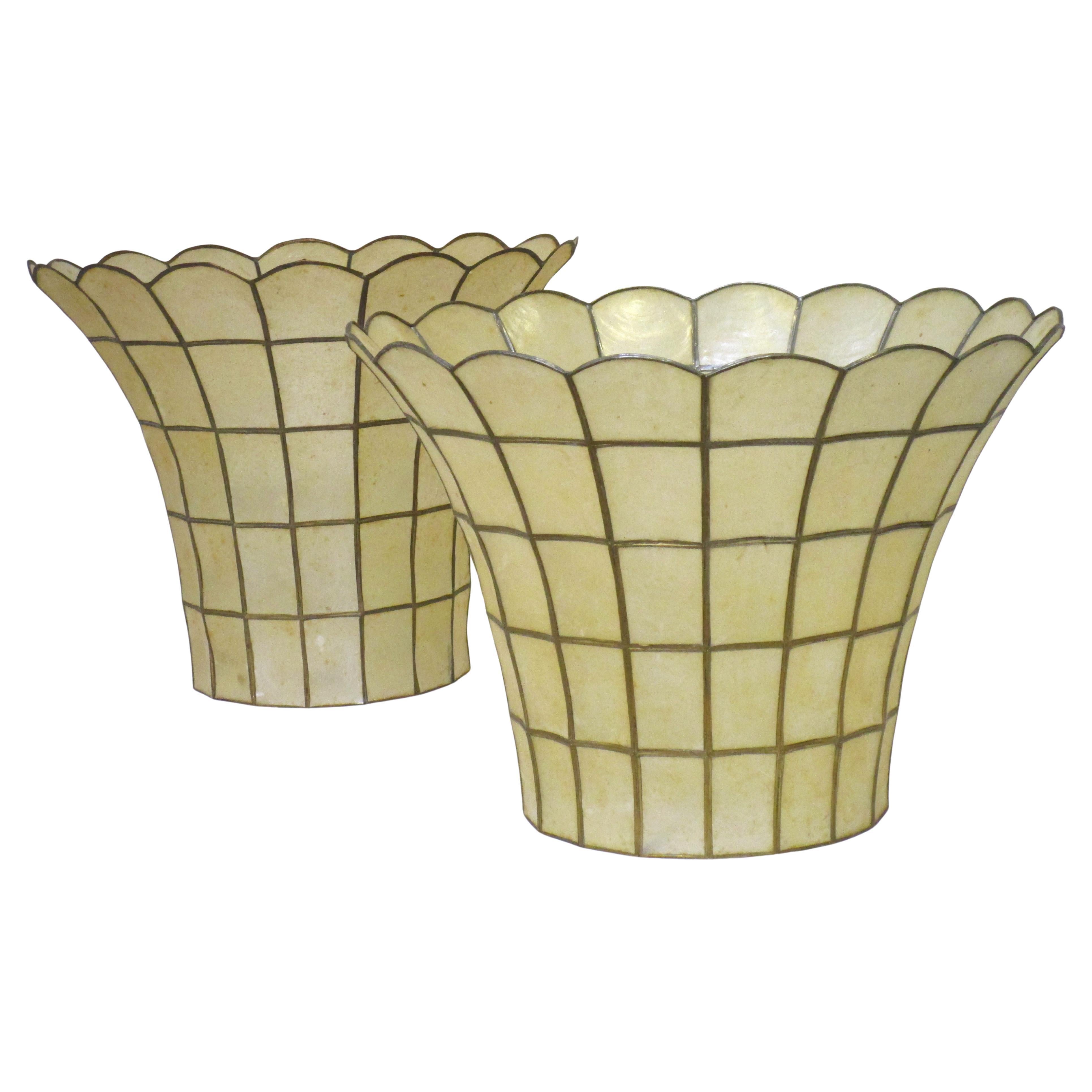 Philippin Paire d'abat-jour en coquillage de Capiz, Circa 1960's en vente