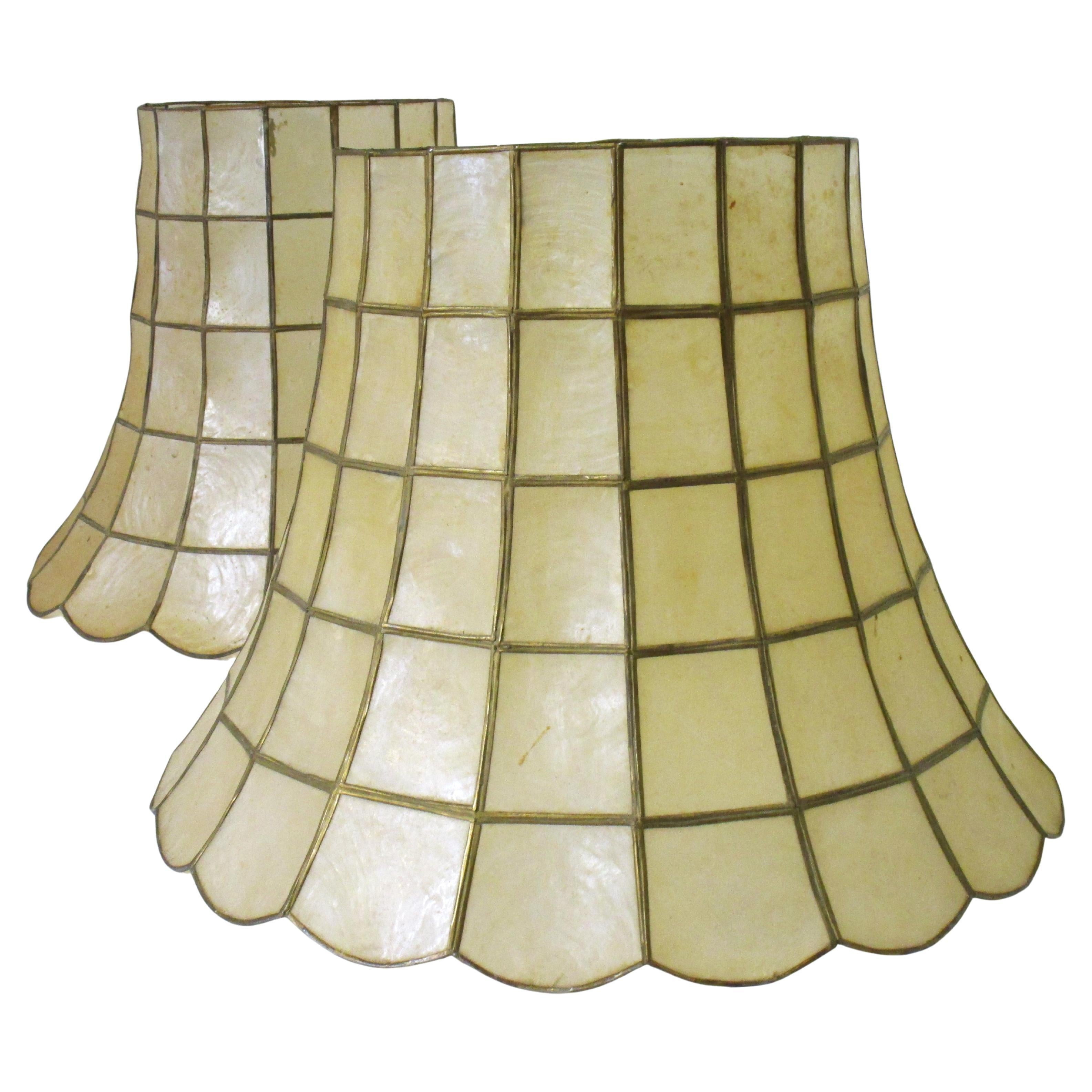 Coquillage Paire d'abat-jour en coquillage de Capiz, Circa 1960's en vente