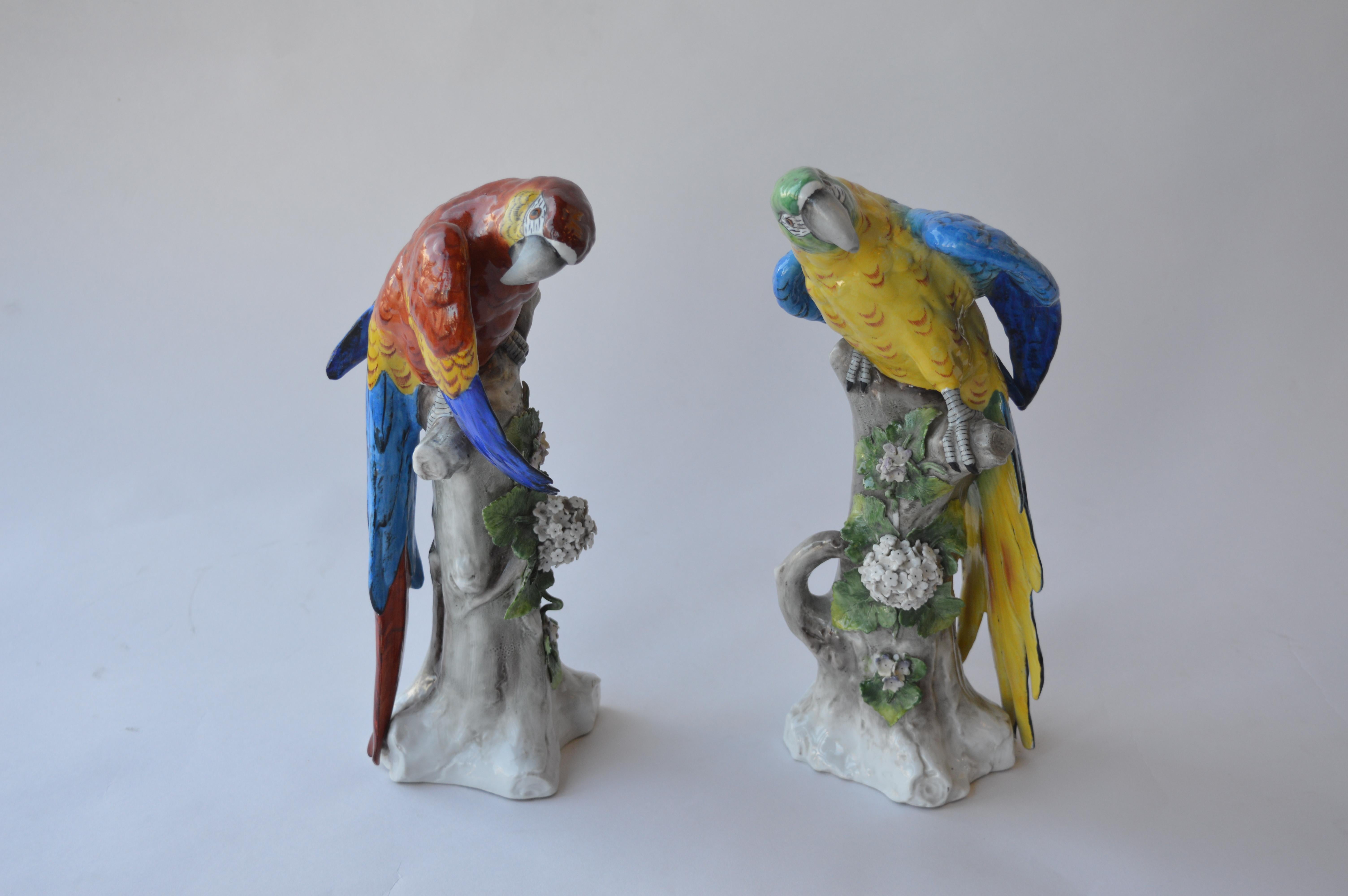 Pair of Capodimonte Porcelain Parrots In Good Condition In Los Angeles, CA