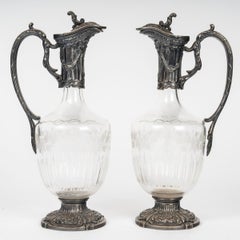 Coppia di caraffe e spruzzatori in cristallo tagliato e metallo argentato, stile Napoleone III.