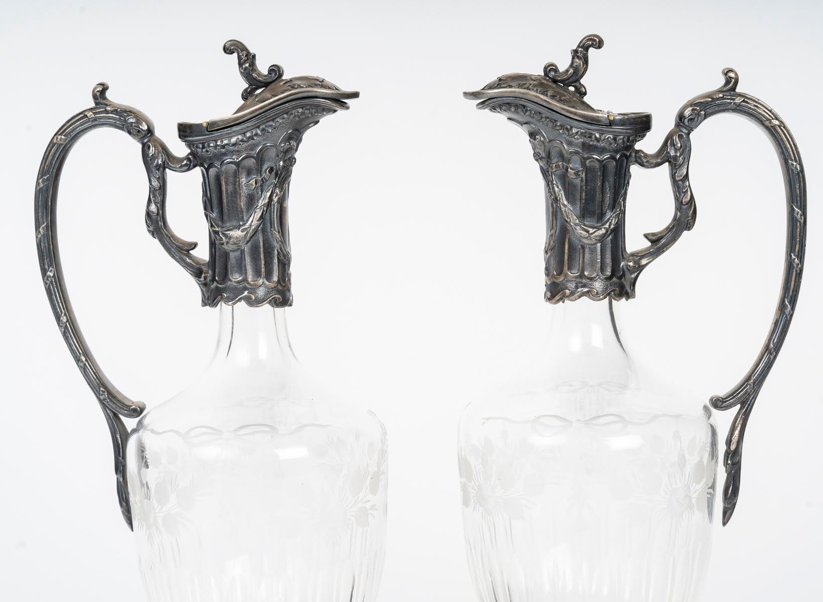 Pareja de Garrafas y Aguamaniles de Cristal Tallado y Metal Plateado, Estilo Napoleón III. Francés en venta