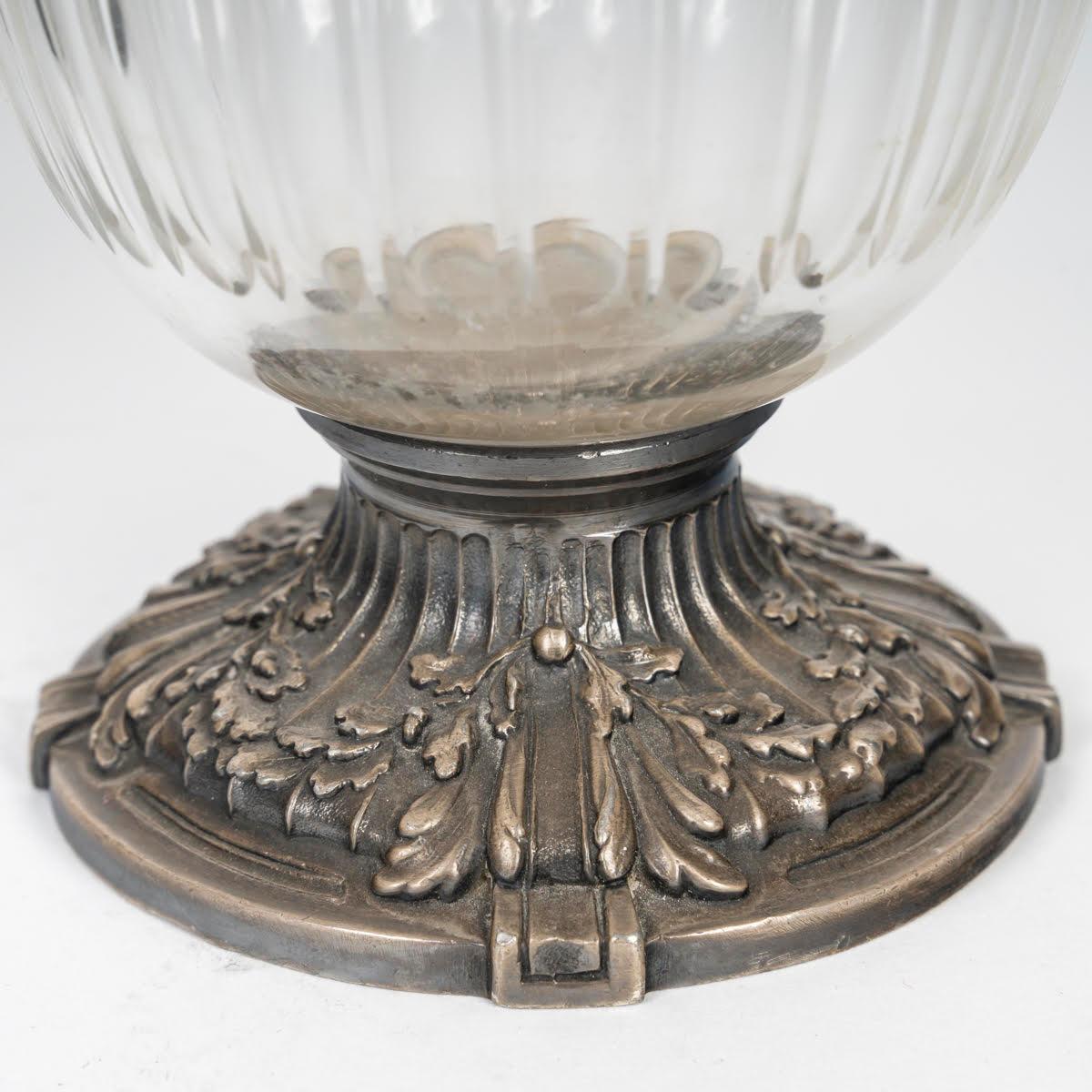 Pareja de Garrafas y Aguamaniles de Cristal Tallado y Metal Plateado, Estilo Napoleón III. Chapado en plata en venta