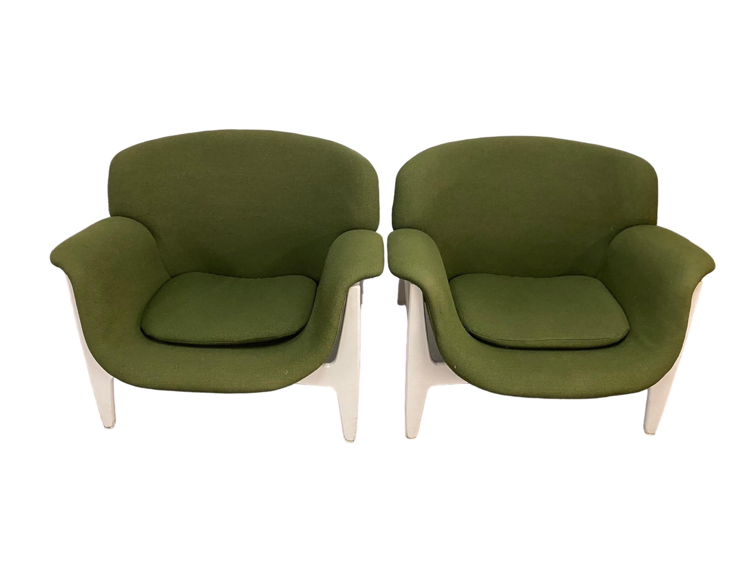 Mid-Century moderno Coppia di poltrone Carin Bryggman in verde e bianco, Boman OY Metà del XX secolo in vendita