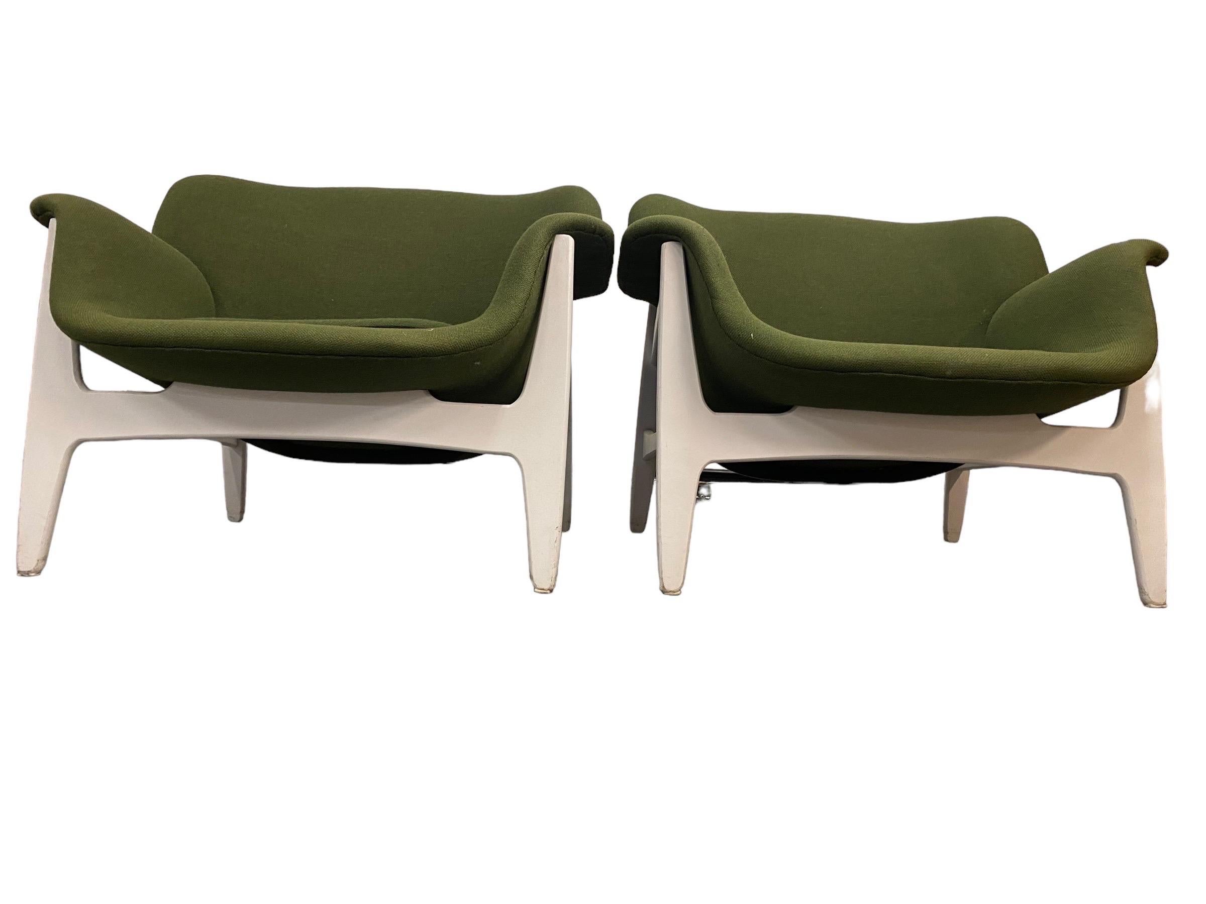 Metà XX secolo Coppia di poltrone Carin Bryggman in verde e bianco, Boman OY Metà del XX secolo in vendita