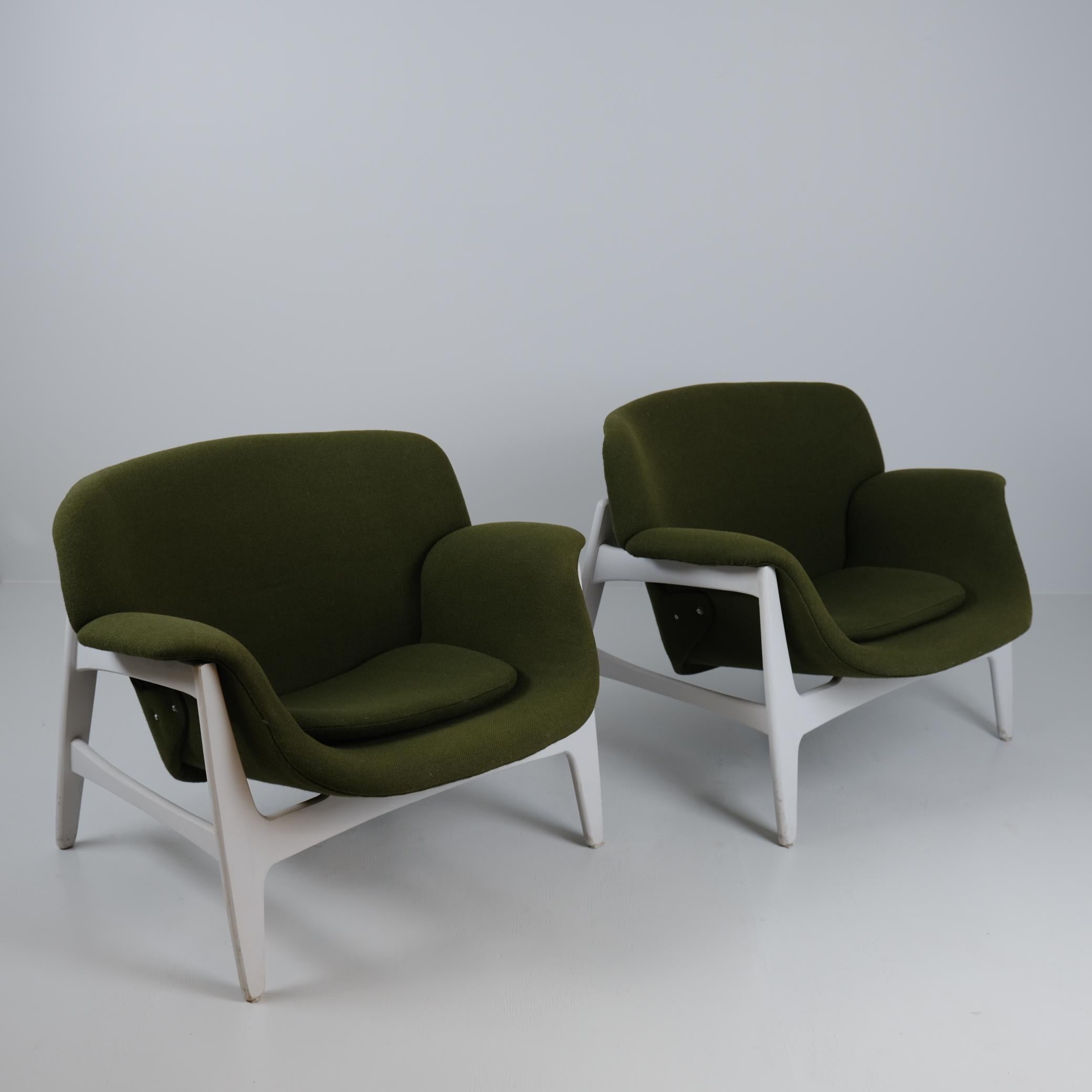 Mid-Century Modern Pair of Carin Bryggman Armchairs in Green and White, Boman Oy Mid 20th Century For Sale