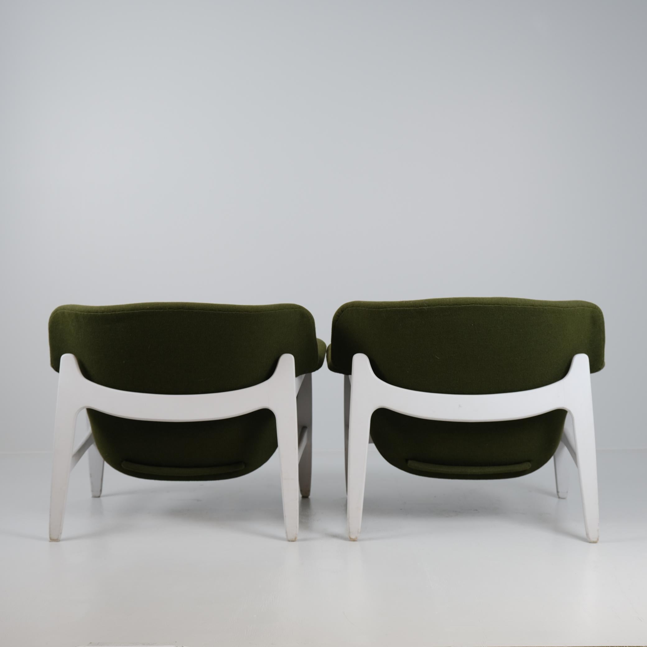 Mid-20th Century Pair of Carin Bryggman Armchairs in Green and White, Boman Oy Mid 20th Century For Sale