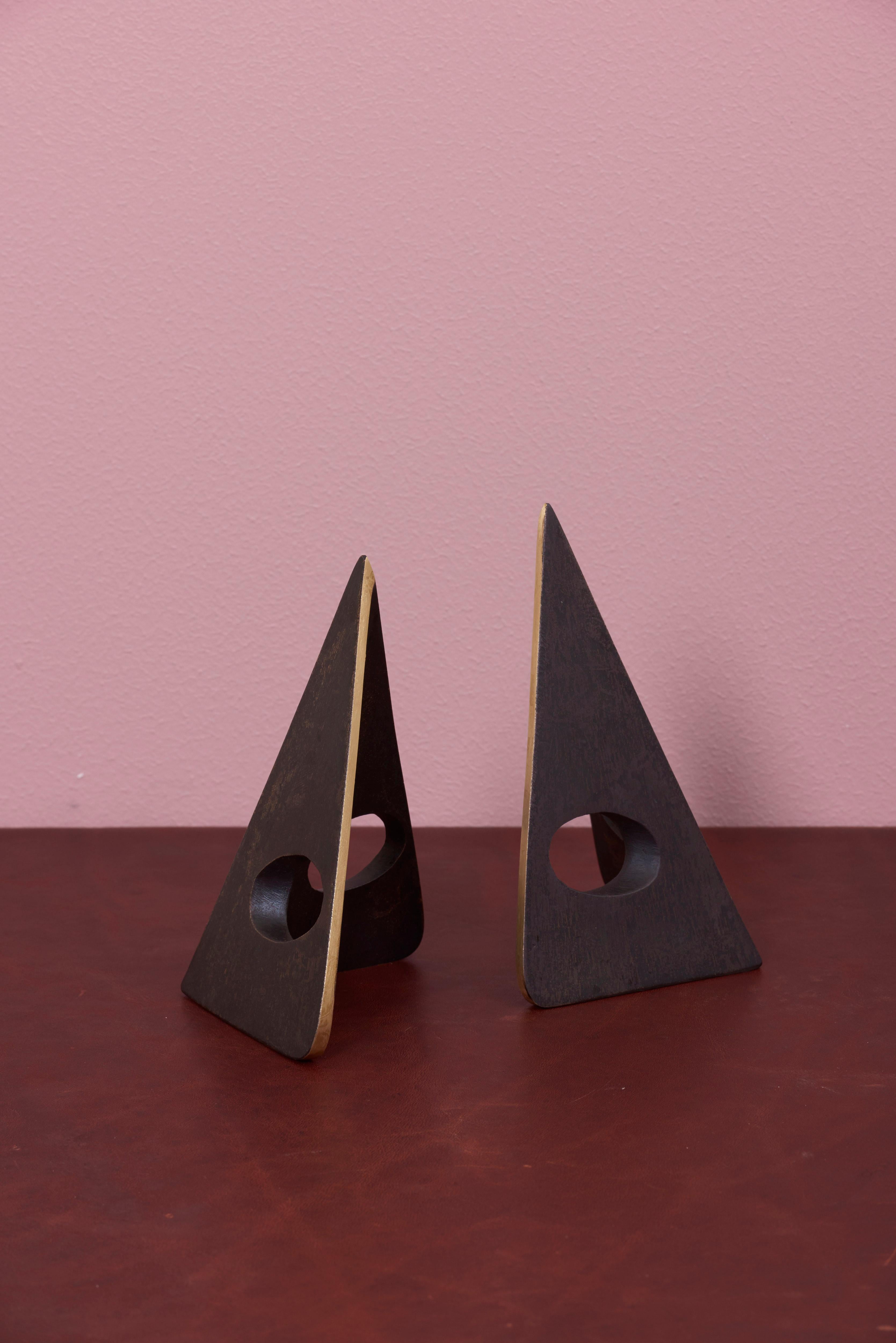 Classic pair of Carl Auböck bookends in a patina and polish brass mix.

