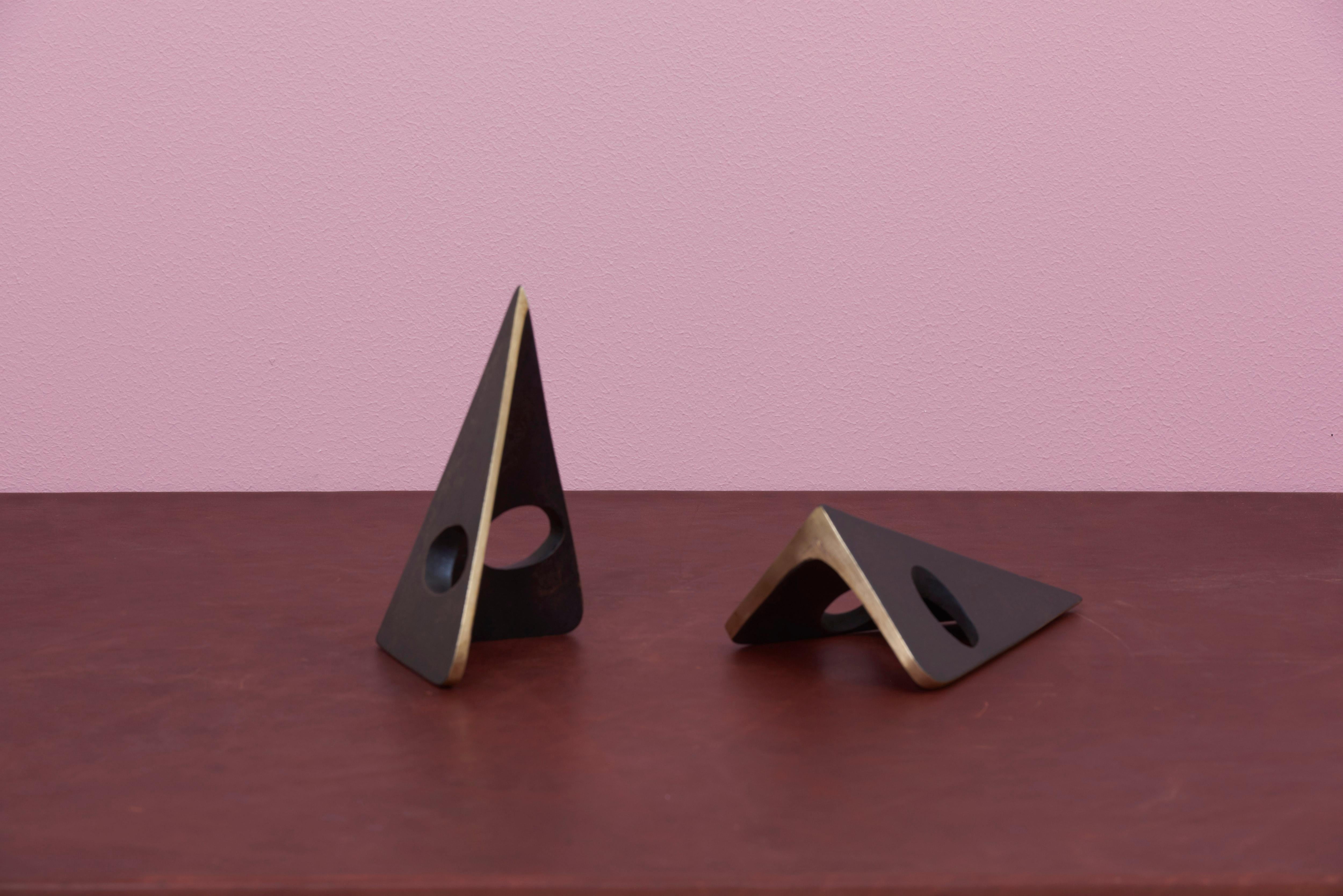 Pair of Carl Auböck Bookends #4100 in a Patina and Polish Brass Mix In Excellent Condition For Sale In Berlin, DE