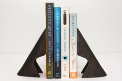 Coppia di reggilibri in ottone patinato Carl Auböck Model #4099