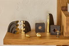 Paar Carl Auböck Modell #4575 Patinierte quadratische Messing Buchstützen