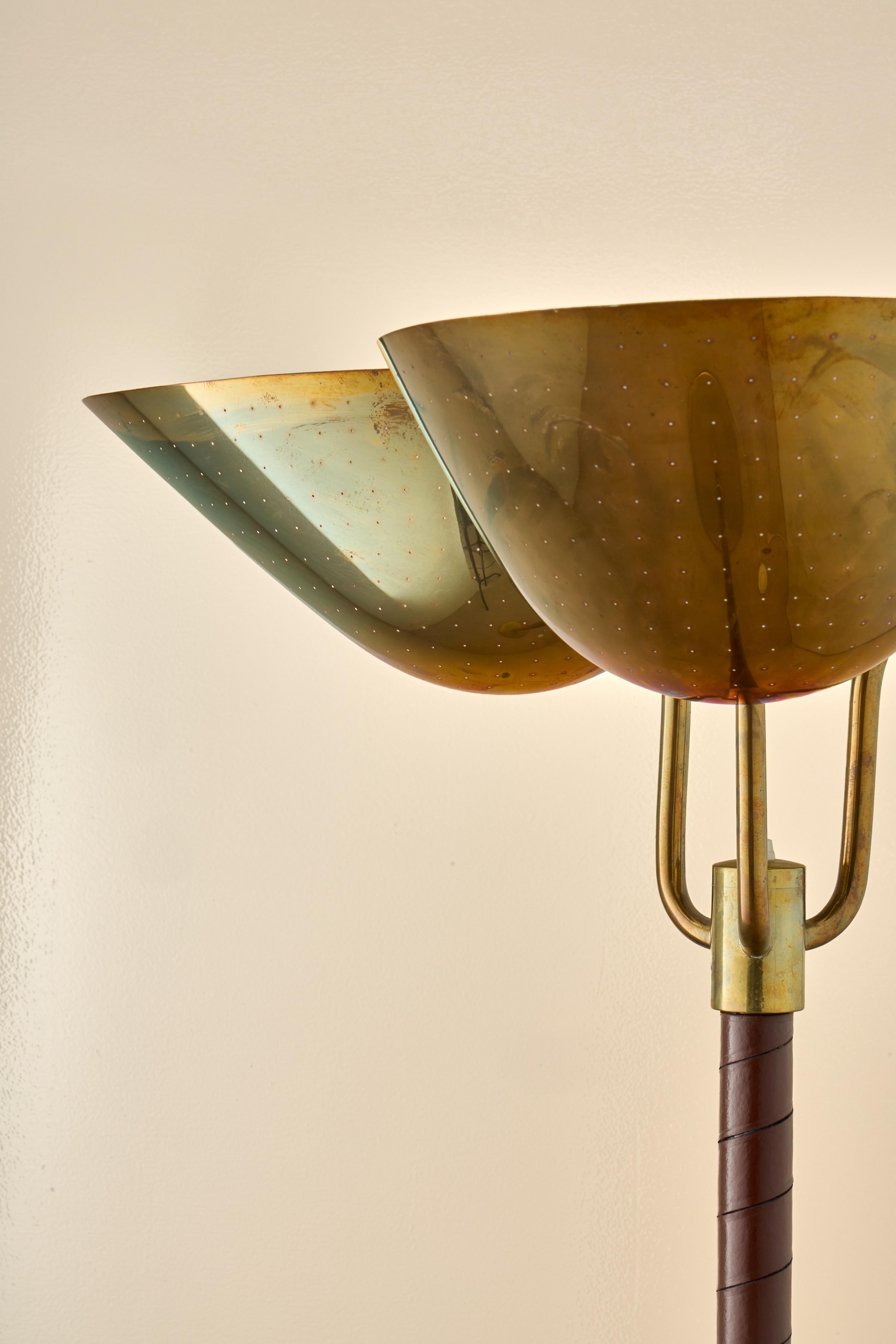 Paire de lampadaires Carl-Axel Acking, Suède, années 1940 en vente 1