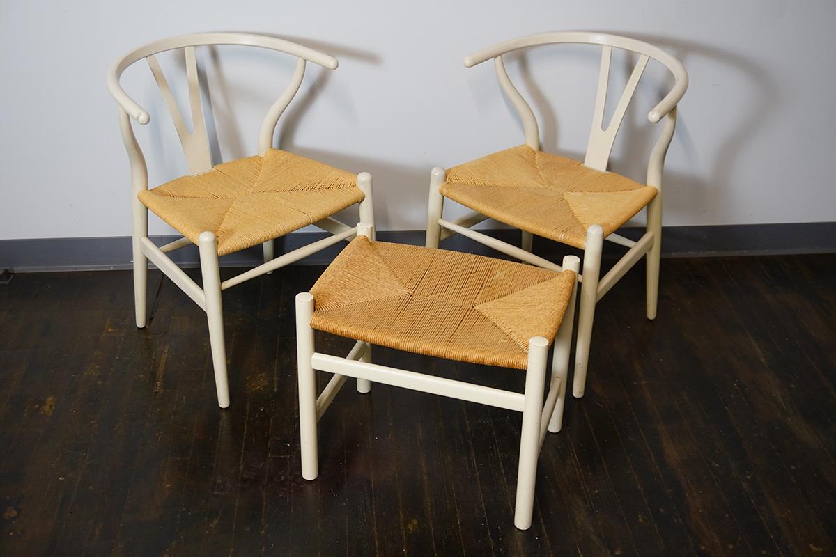 Mid-Century Modern Pair of Carl Hansen Wishbone Chairs and One Ottoman Off-White Frames For Sale