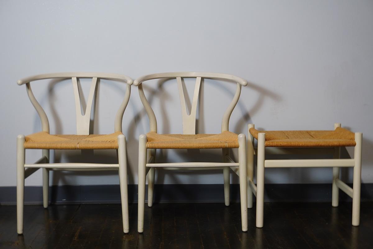 Danish Pair of Carl Hansen Wishbone Chairs and One Ottoman Off-White Frames For Sale