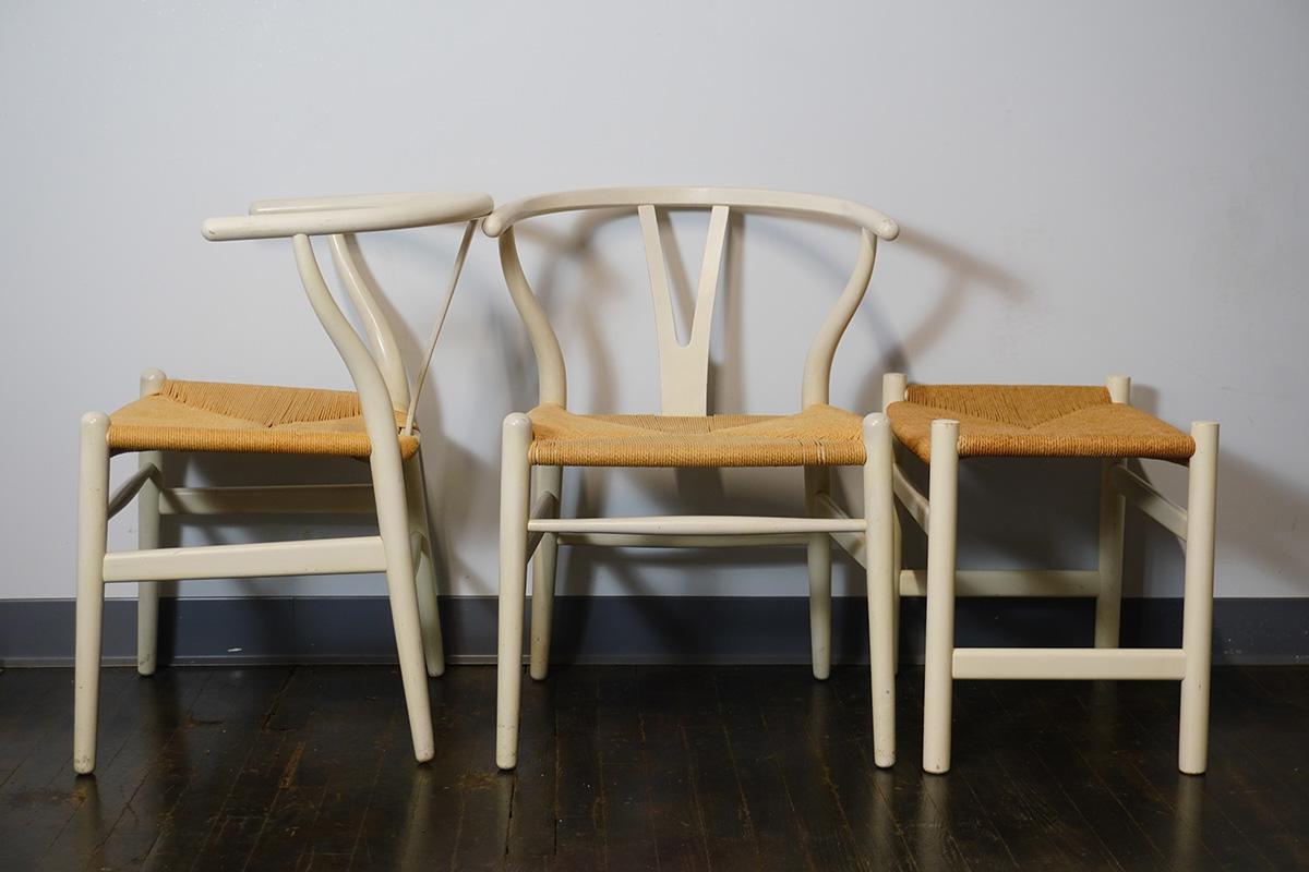 Painted Pair of Carl Hansen Wishbone Chairs and One Ottoman Off-White Frames For Sale