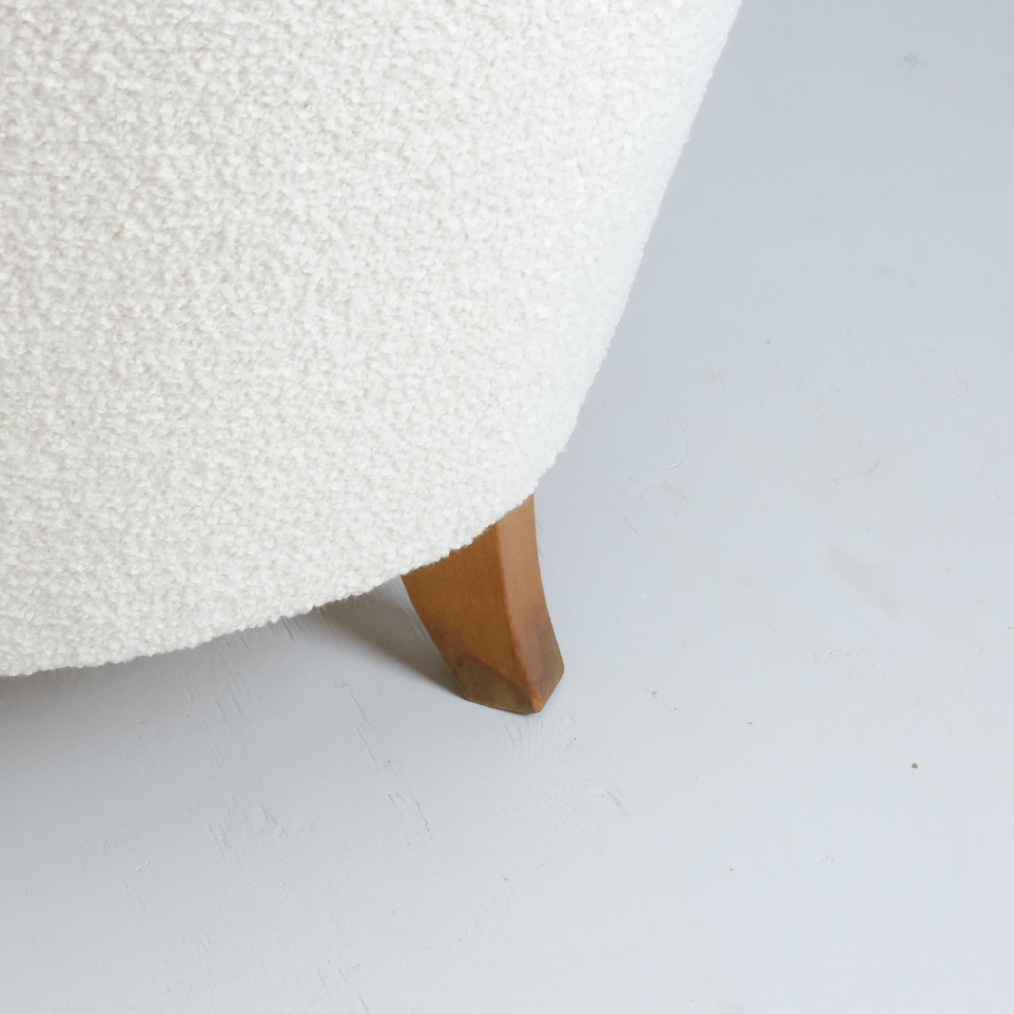 Pair Of Carl-Johan Boman Armchairs Upholstered in White Fabric, Boman Oy 1950s For Sale 1