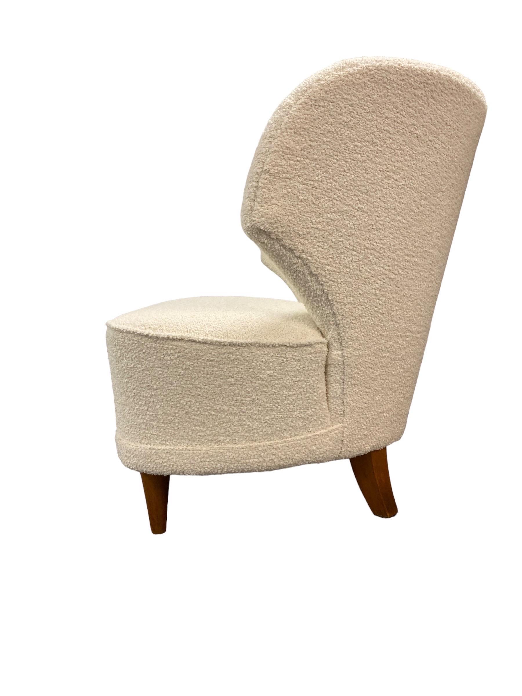 Coppia di poltrone Carl-Johan Boman imbottite in tessuto bianco, Boman OY 1950s in vendita 1