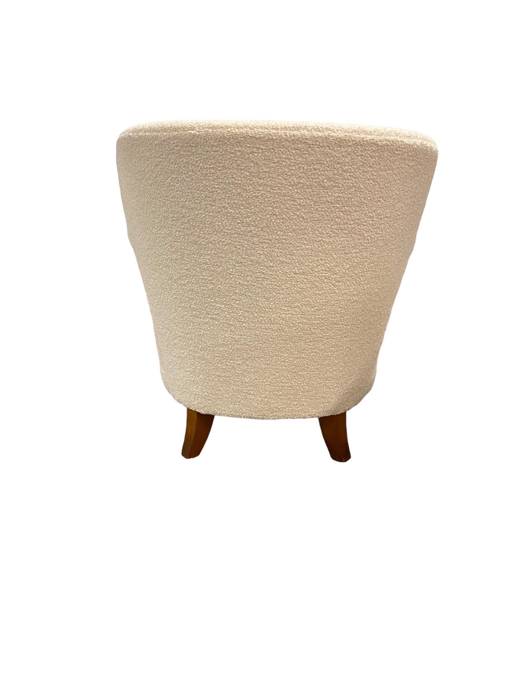 Coppia di poltrone Carl-Johan Boman imbottite in tessuto bianco, Boman OY 1950s in vendita 2