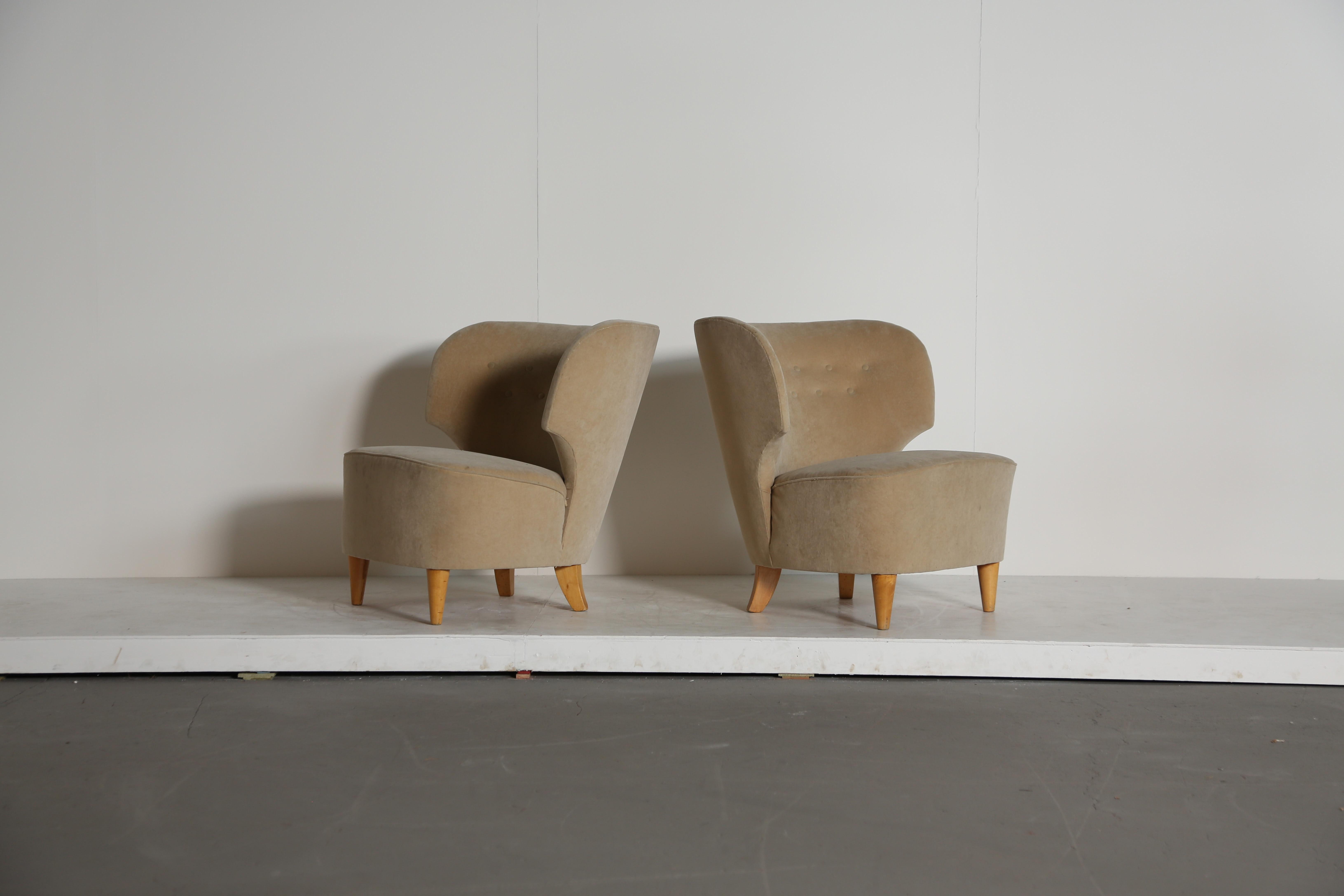 Belle paire de fauteuils Carl-Johan Boman, Finlande, années 1940.  Vendu pour être retapissé.  Expédition rapide dans le monde entier.





