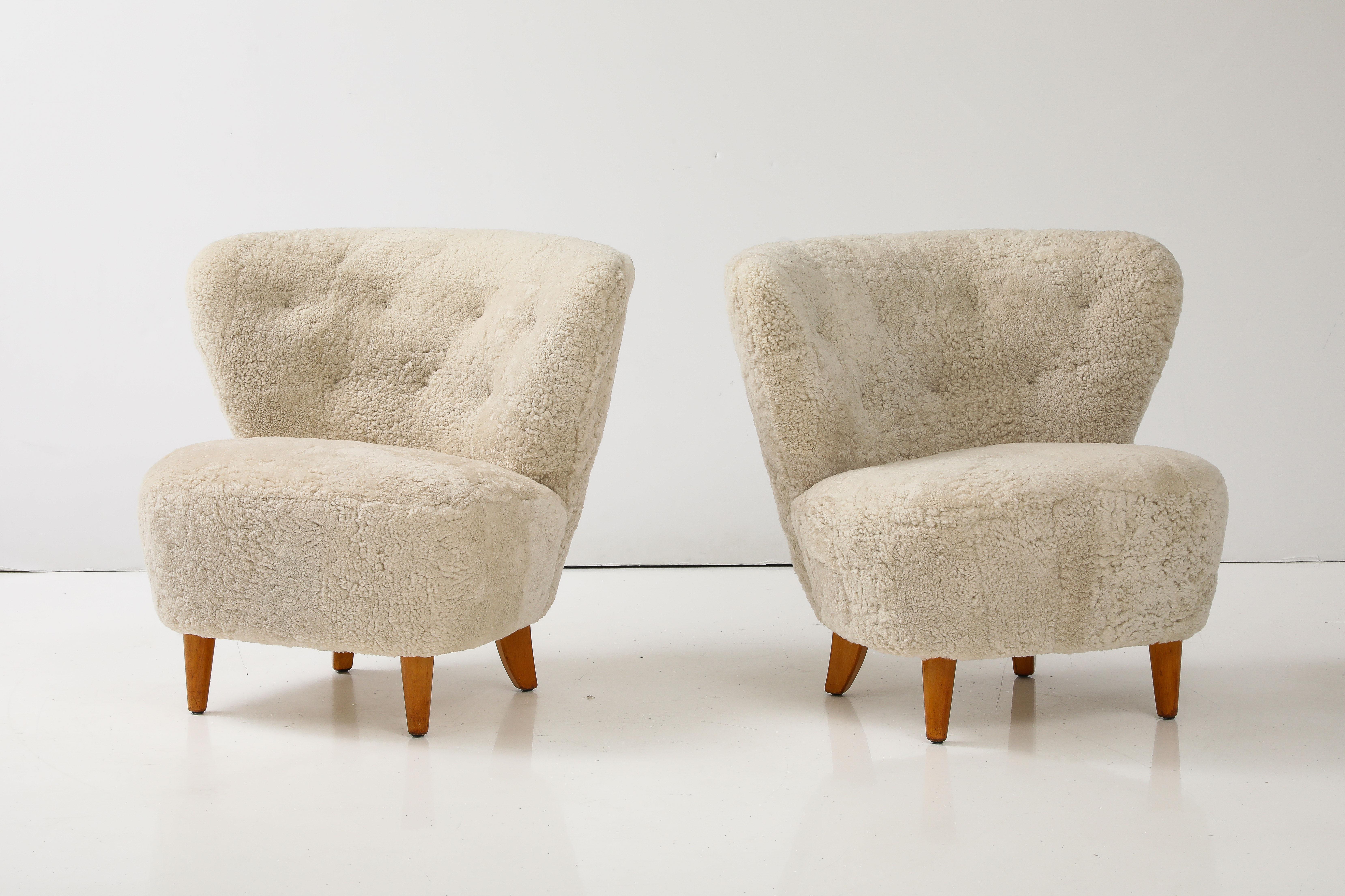 Pair of Carl-Johan Boman Club Chairs, Finland, circa 1940s In Good Condition In New York, NY
