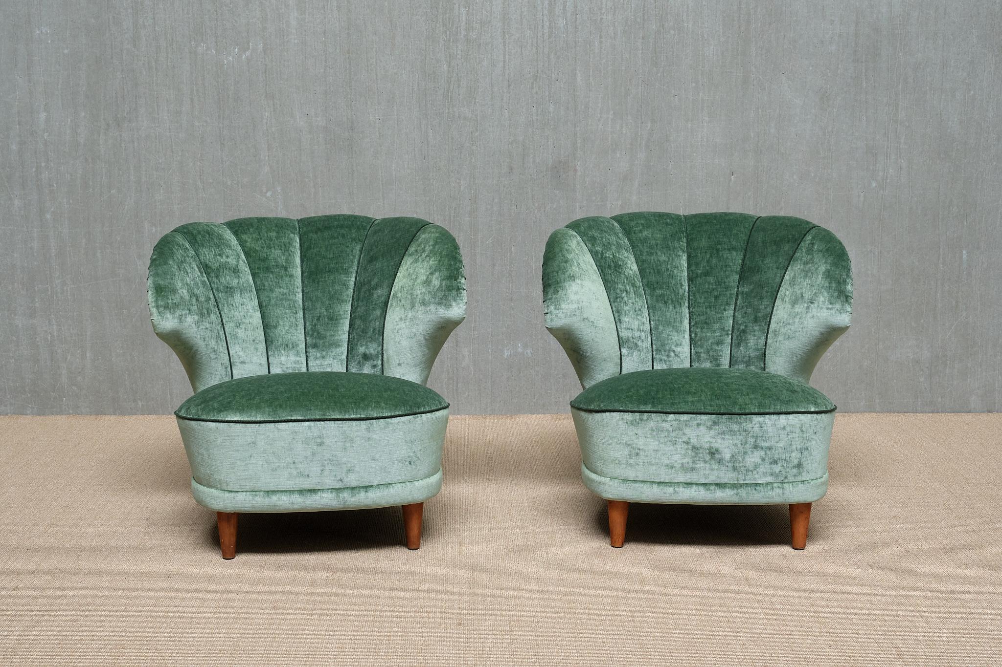 Paire de chaises longues Carl-Johan Boman en velours vert jade, Finlande, années 1950 Bon état - En vente à The Hague, NL