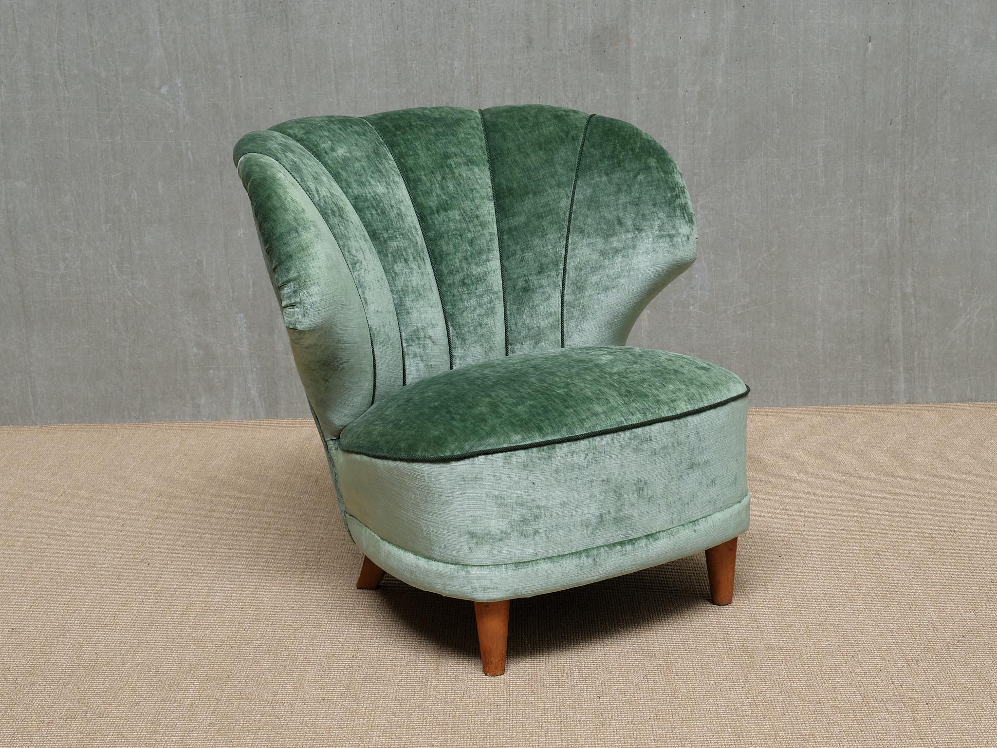 Milieu du XXe siècle Paire de chaises longues Carl-Johan Boman en velours vert jade, Finlande, années 1950 en vente