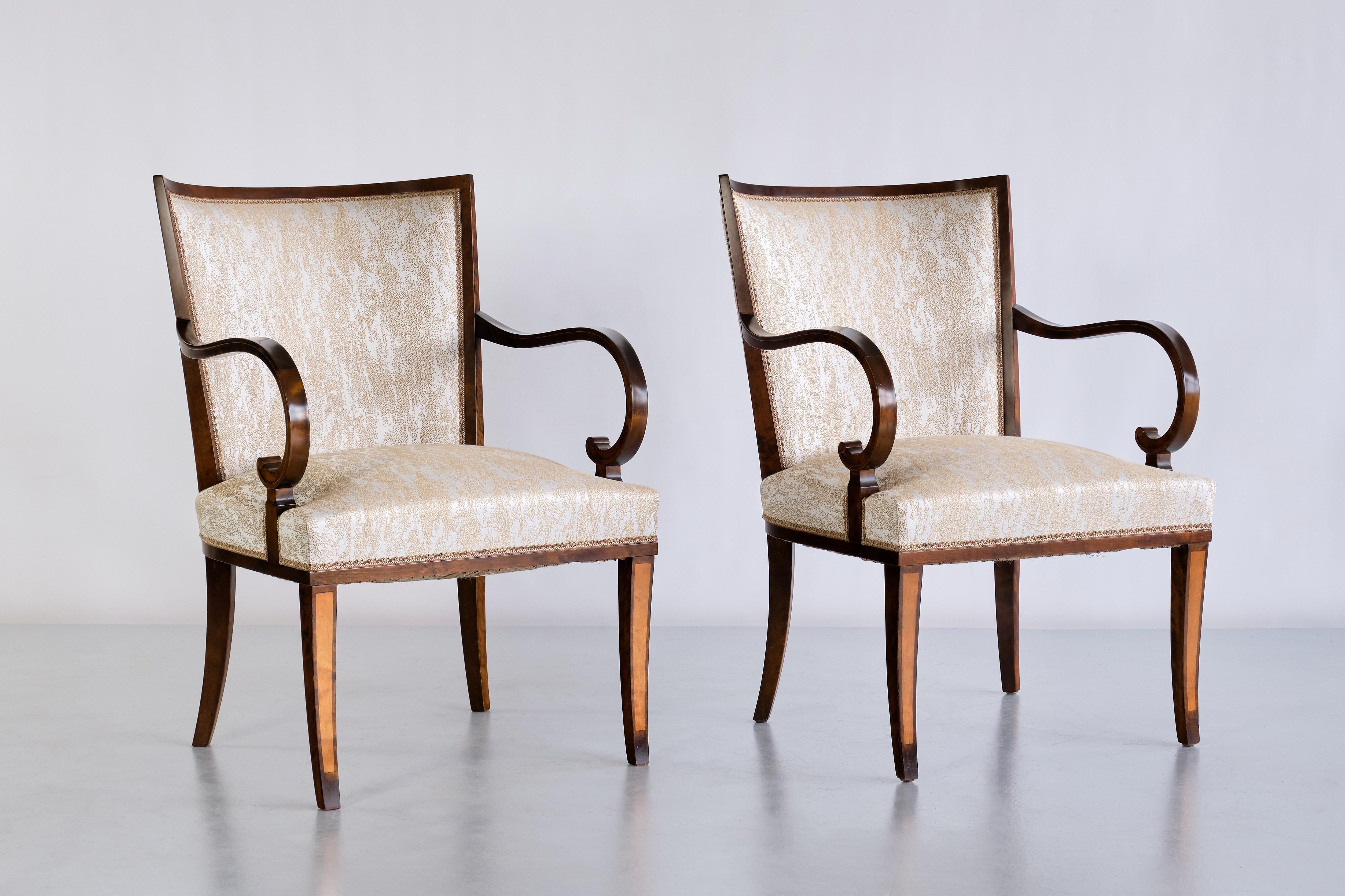 This exceptionally rare pair of armchairs was designed by Carl Malmsten and produced by Svenska Möbelfabriken in Bodafors, Sweden in the early 1930s. The refined design is marked by its frame with a beautifully curved backrest and saber legs. The