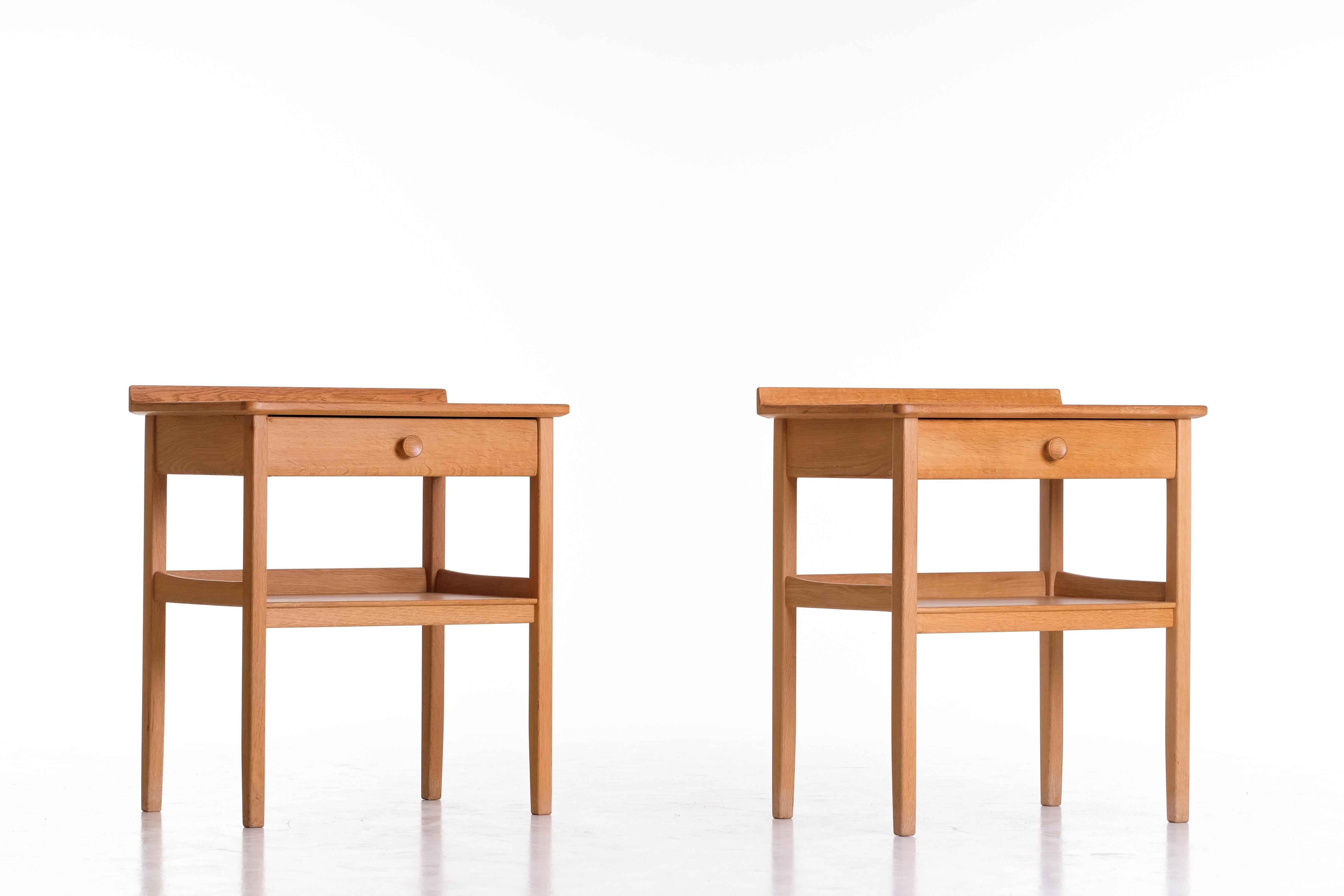 Scandinave moderne Paire de tables de chevet Carl Malmsten, années 1960 en vente