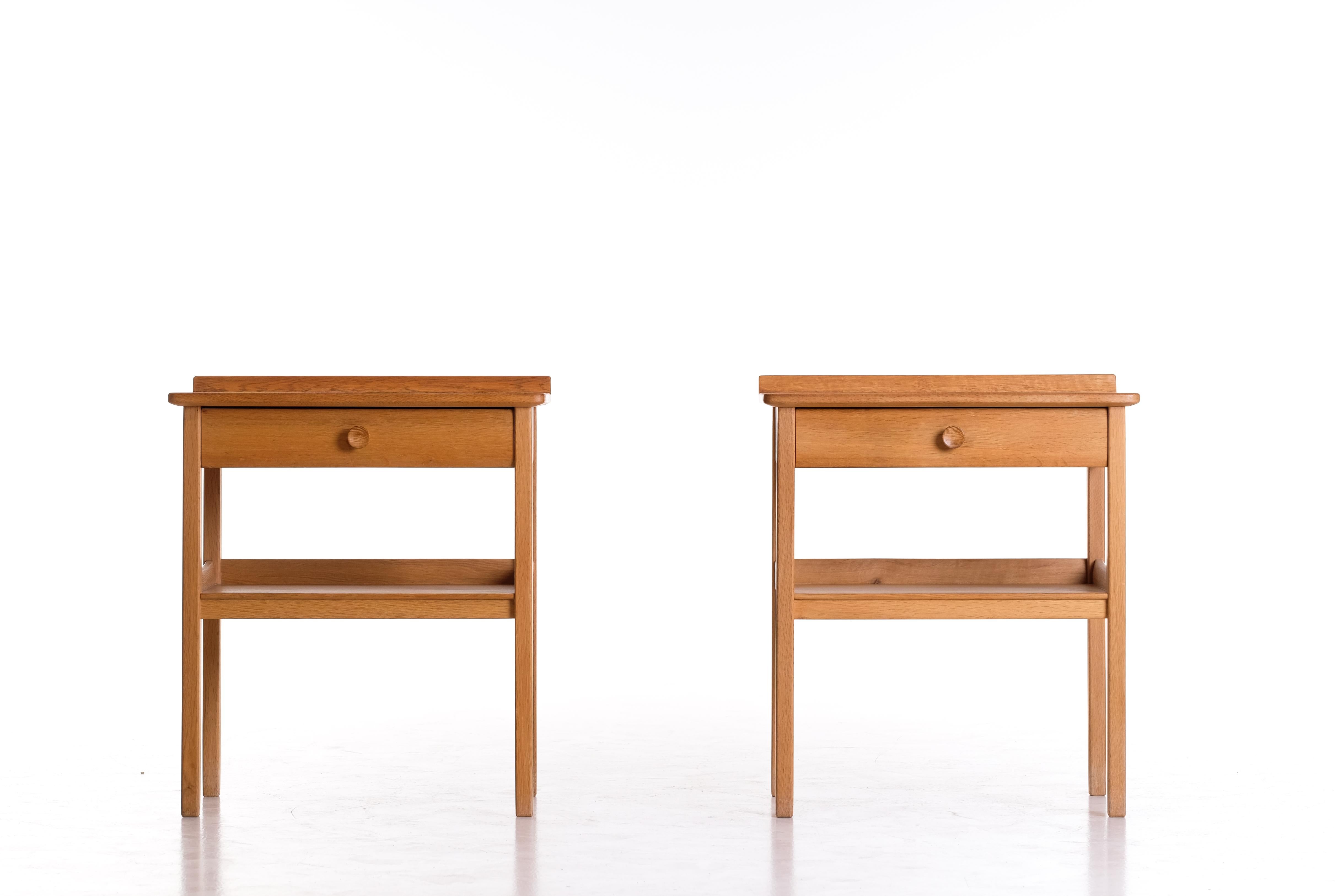 Chêne Paire de tables de chevet Carl Malmsten, années 1960 en vente