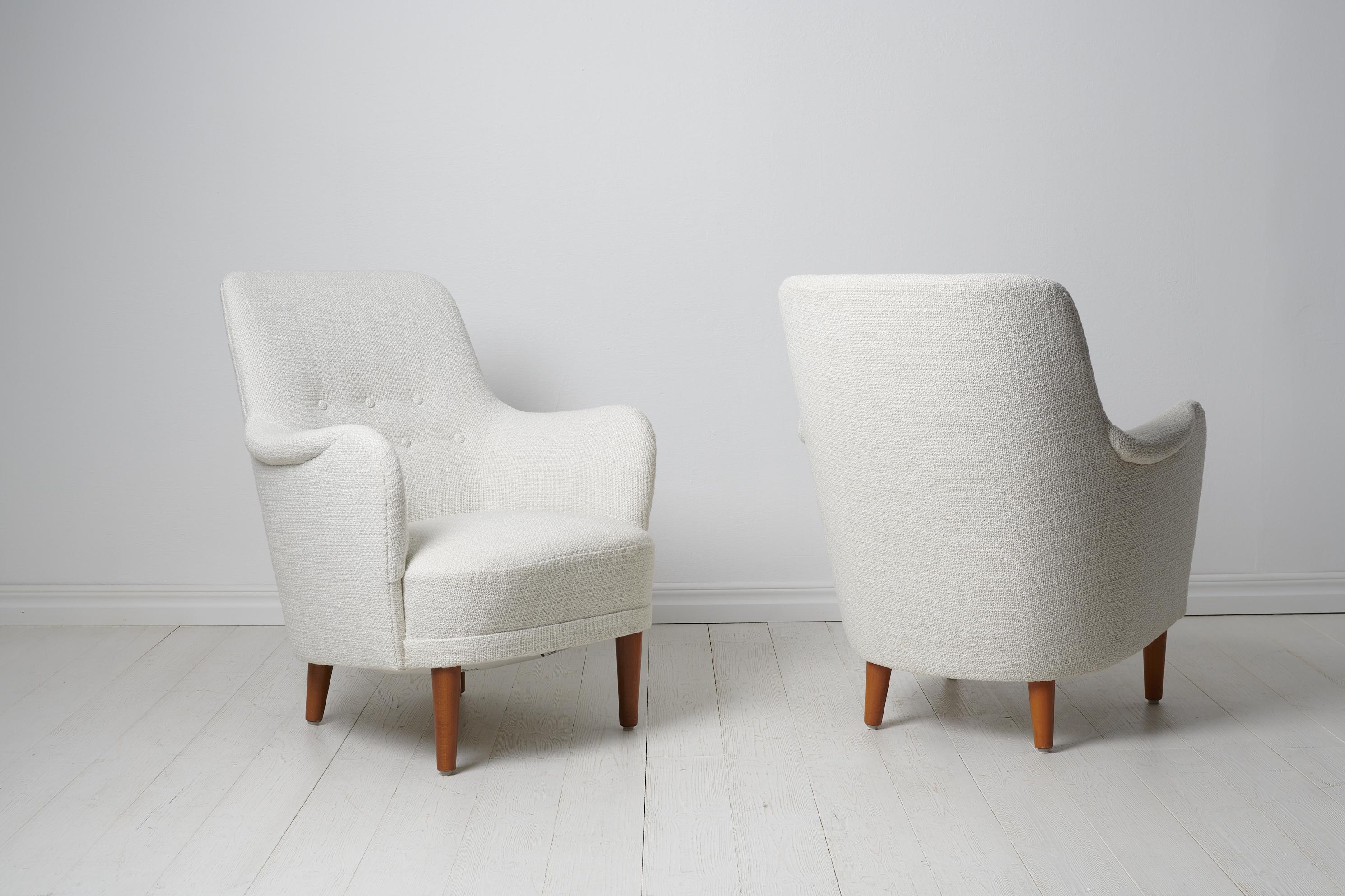 Pair of Carl Malmsten Samsas Swedish Modern White Armchairs In Good Condition In Kramfors, SE