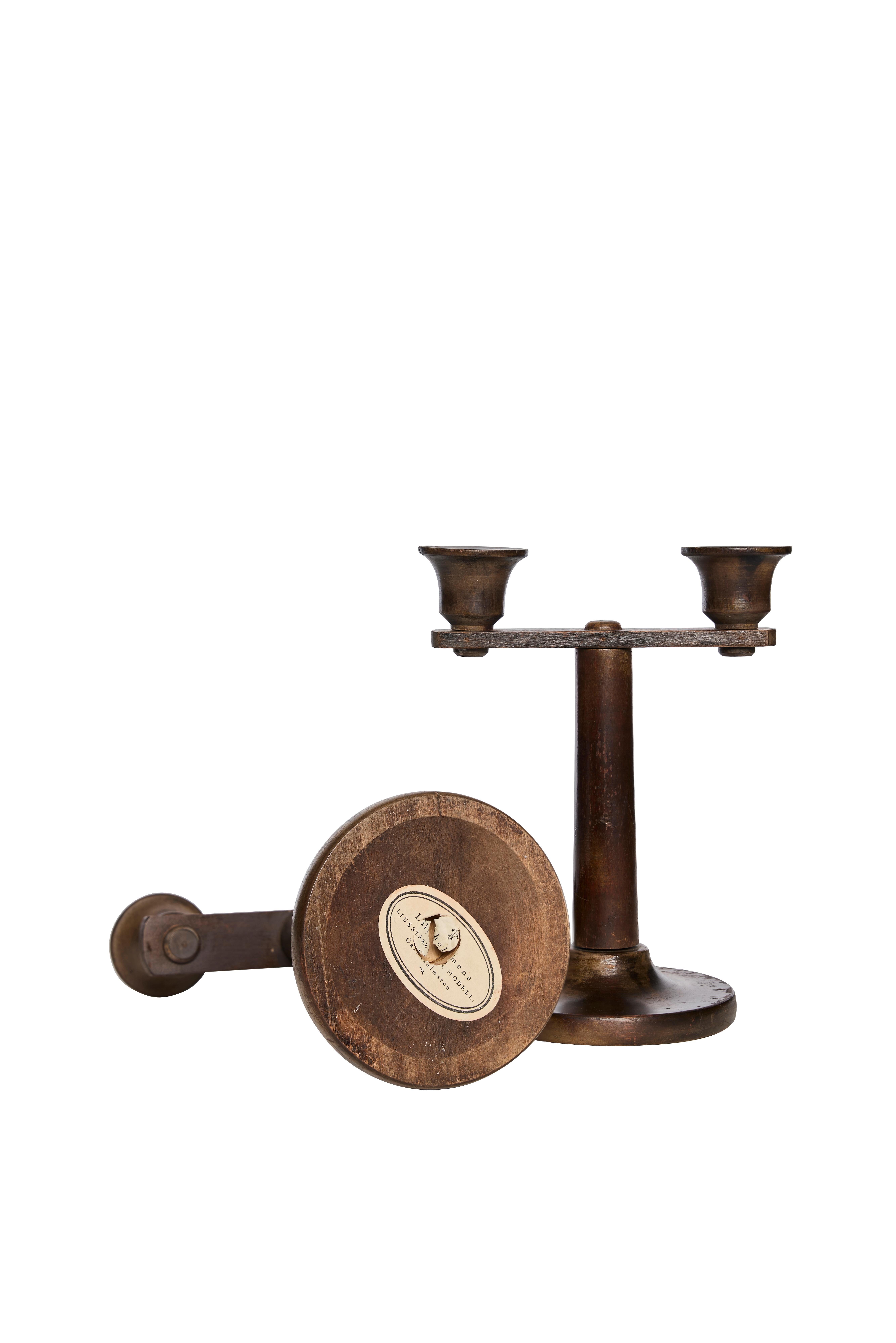 Scandinavo moderno Coppia di portacandele in betulla tornita di Carl Malmsten per Liljeholmens, Svezia, anni '20 in vendita