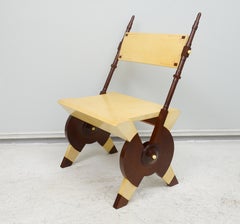 Ein Paar von Carlo Bugatti inspirierte, handgefertigte Stühle aus Pergament und Mahagoni