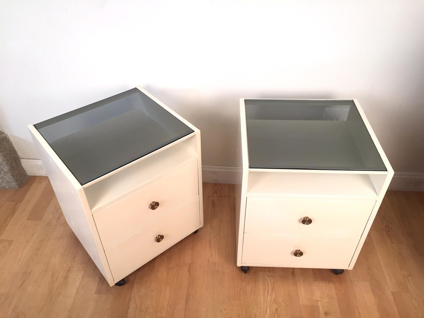 Pair of Carlo de Carli White-Lacquered Nightstands for Sormani, 1960 In Good Condition In Madrid, ES