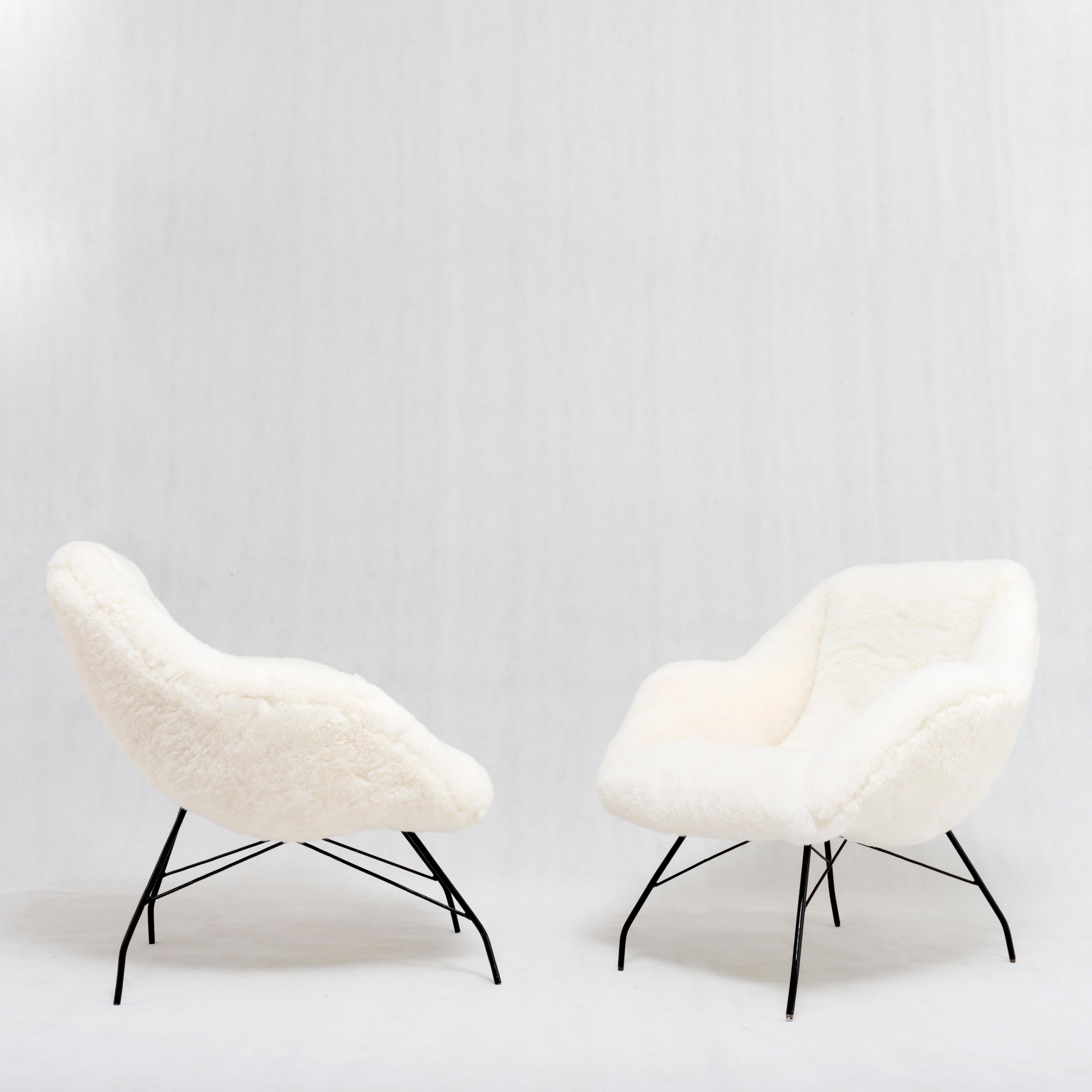 Pair of midcentury armchairs by Carlo Hauner and Martin Eisler
Manufactured in Brazil in the 1950s by Forma Moveis
Reupholstered in sheepskin

Literature:
Movel Brasileiro Moderno - FGV Projetos, Aeroplana Editora, Sao Paulo, 2011 (p