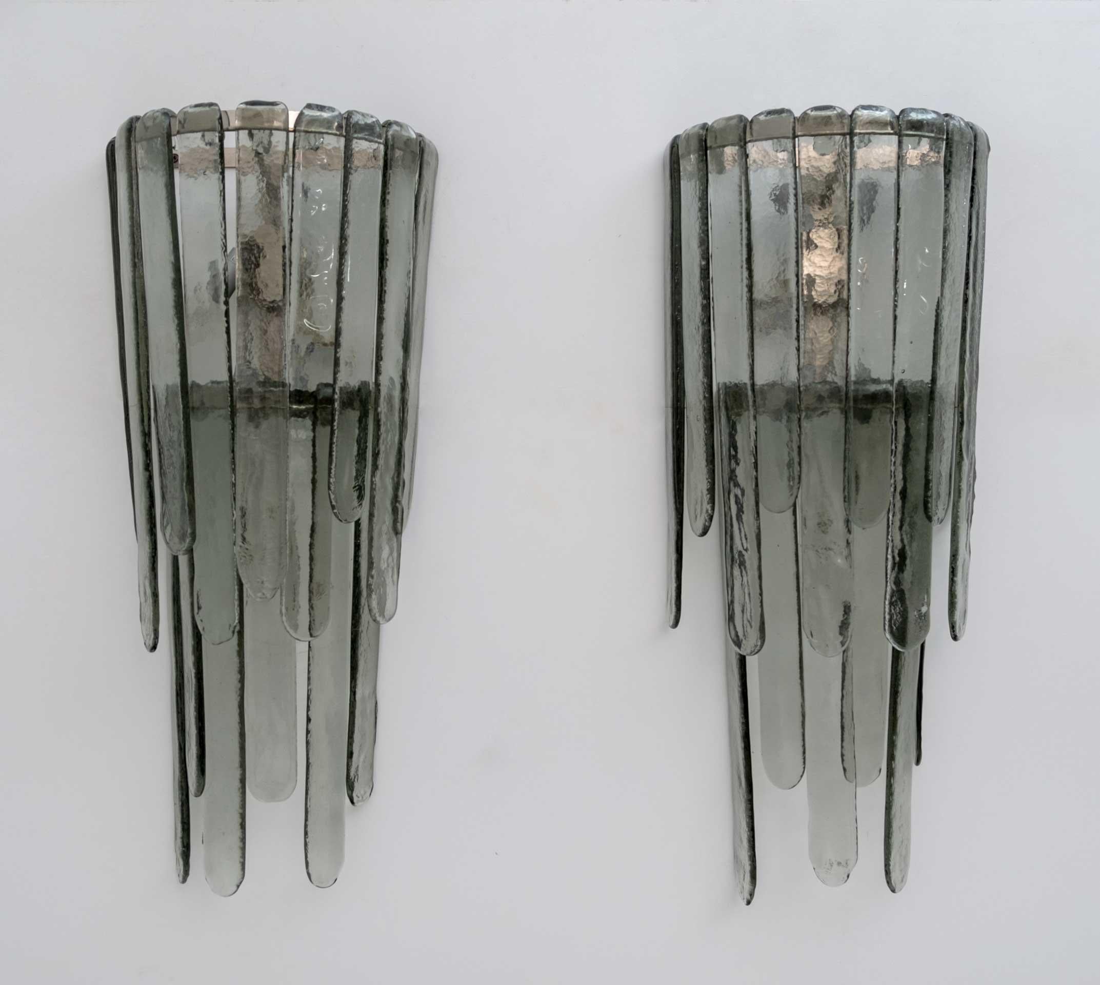 Paire d'appliques en verre de Murano ciselé et fumé, par Carlo Nason pour Mazzega Mod. 