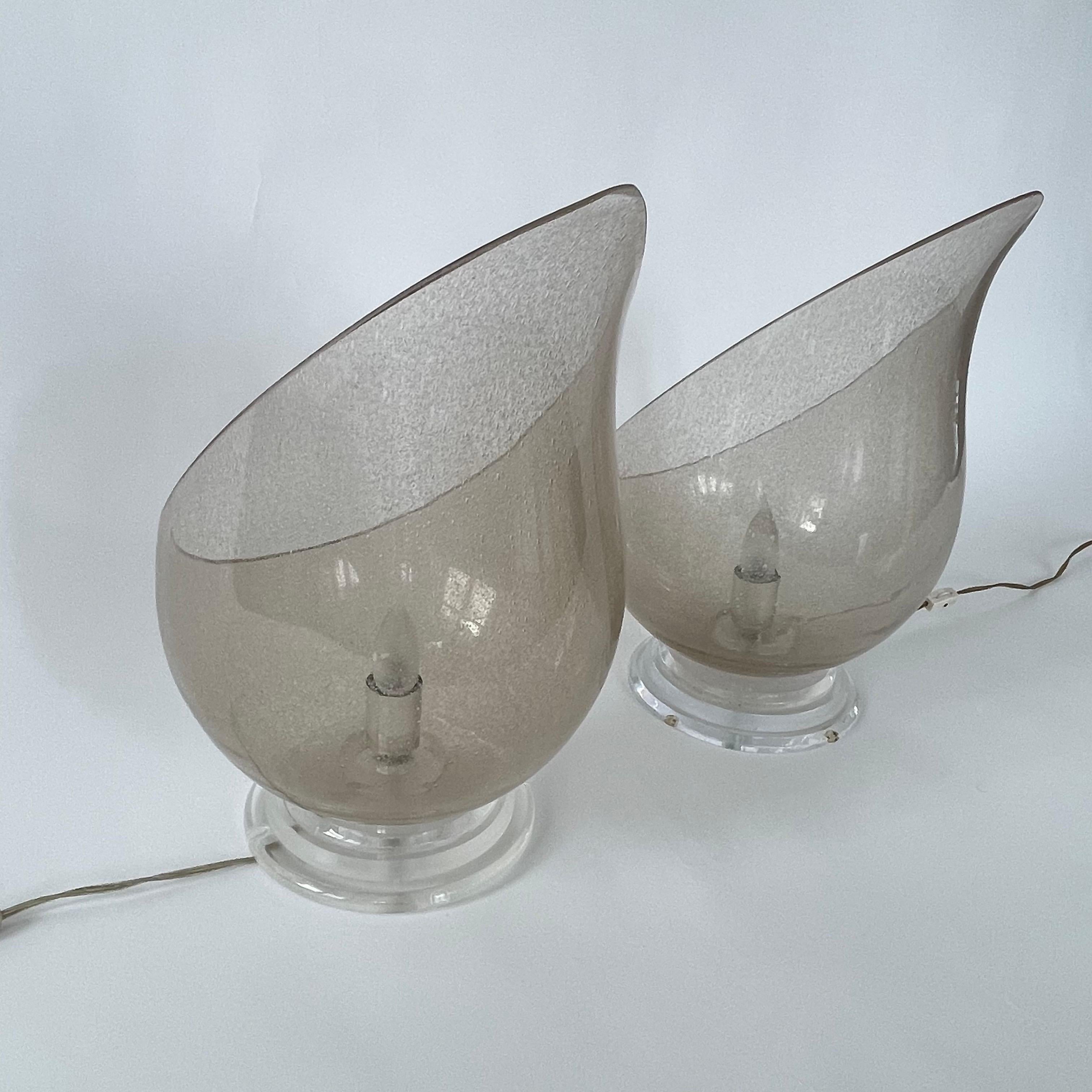 Paar Carlo Nason Pulegoso Murano-Tischlampen mit Tulpen aus Muranoglas von Mazzega, Italien, 1970er Jahre (Moderne der Mitte des Jahrhunderts) im Angebot