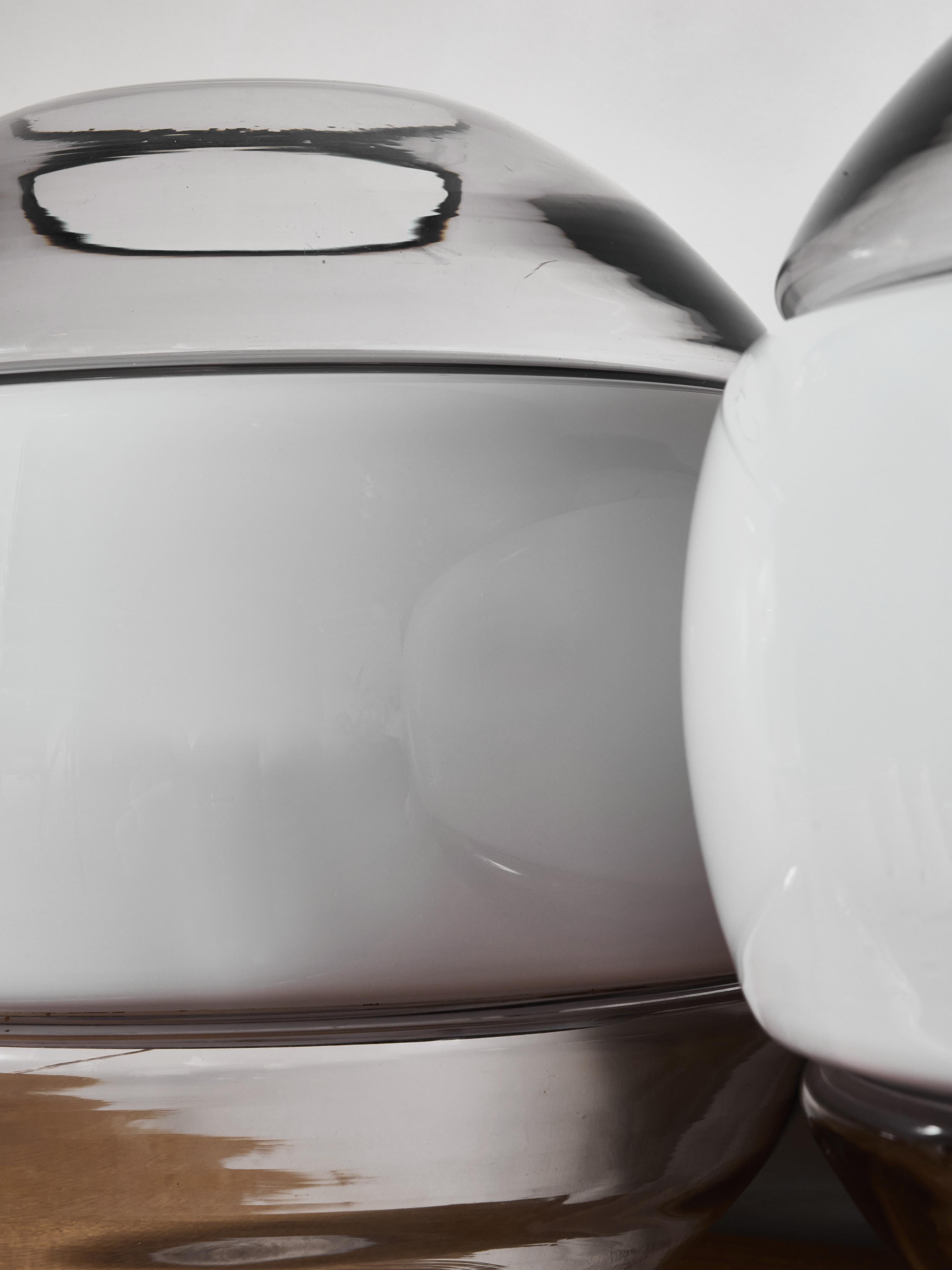 Paire de lampes de table Carlo Nason pour Linea GB Milano, verre fumé et opalin Bon état - En vente à Saint-Ouen, IDF