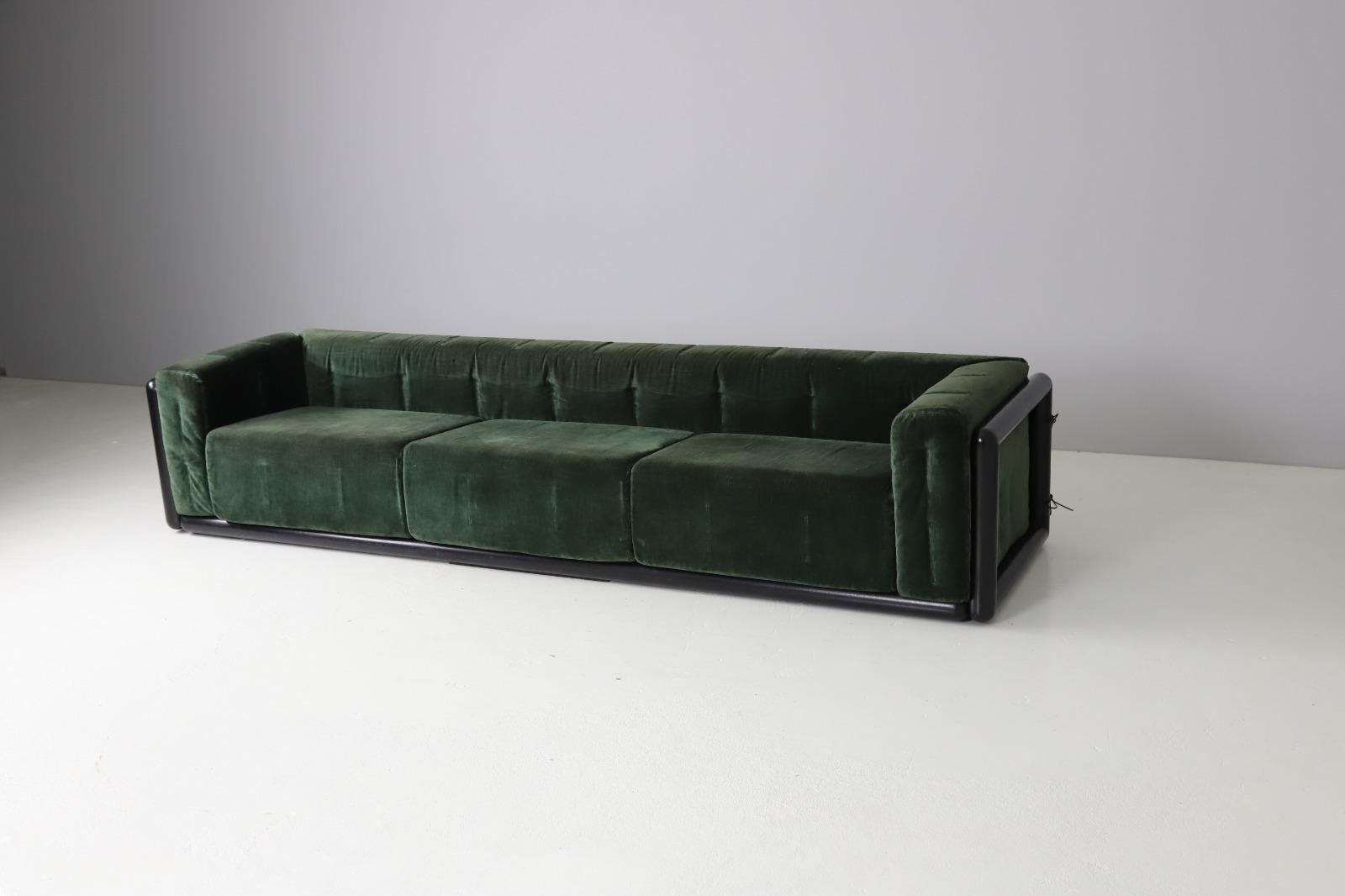 Mid-Century Modern Pair of Carlo Scarpa 'Cornaro' Sofas in Dark Green Velvet Upholstery
