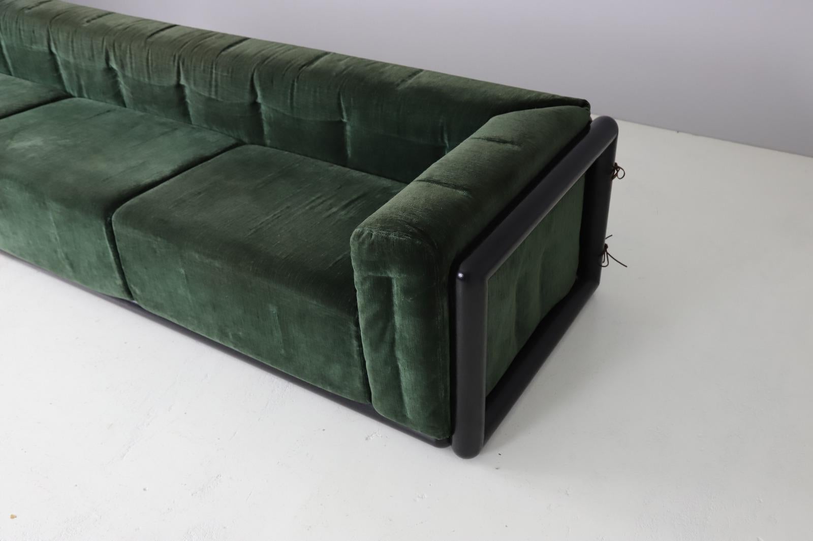 Pair of Carlo Scarpa 'Cornaro' Sofas in Dark Green Velvet Upholstery In Good Condition In Sittard, LI