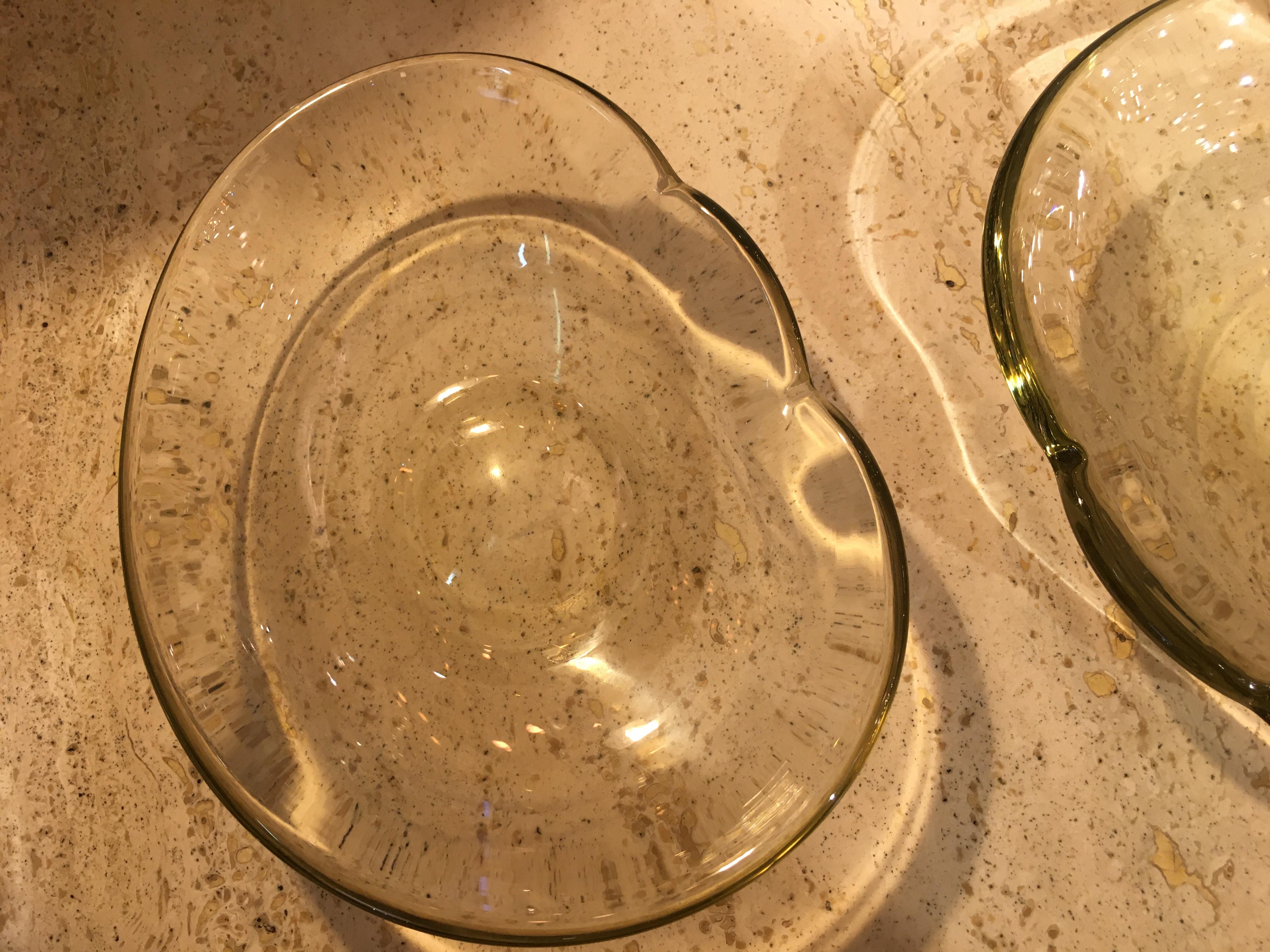 Pair of Carlo Scarpa Glass Dishes for Venini, circa 1930 In Good Condition In London, GB