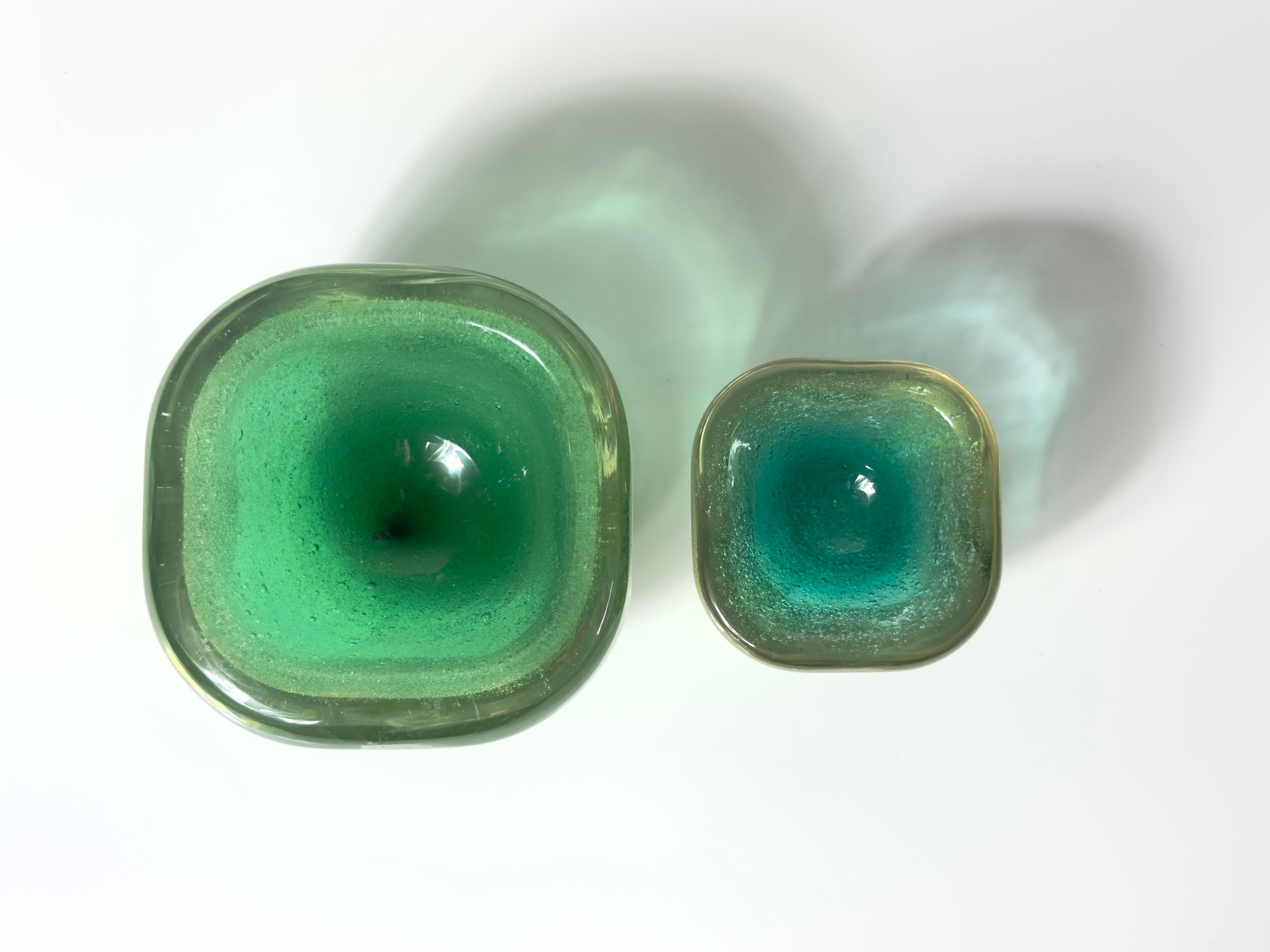 Pareja de cuencos de cristal verde Carlo Scarpa Sommerso Bollicine para Venini Italia Años 30 en Bueno estado para la venta en Troy, MI