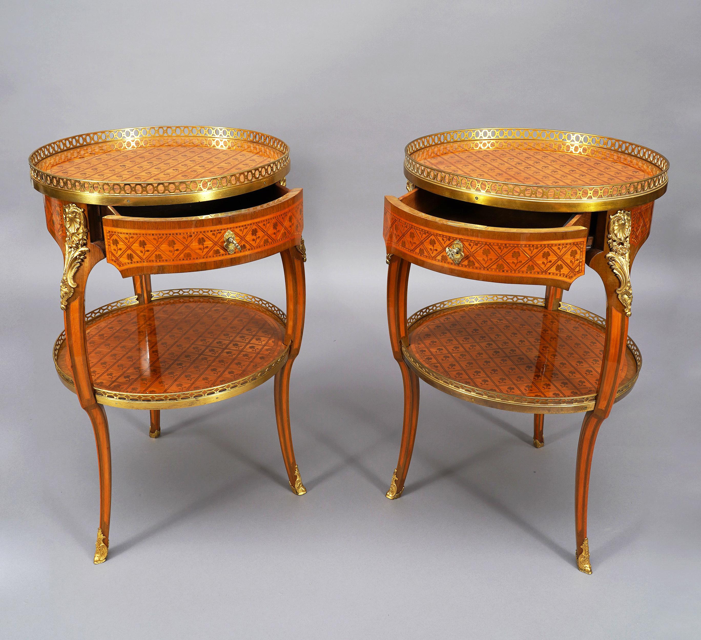 Doré Paire de tables 