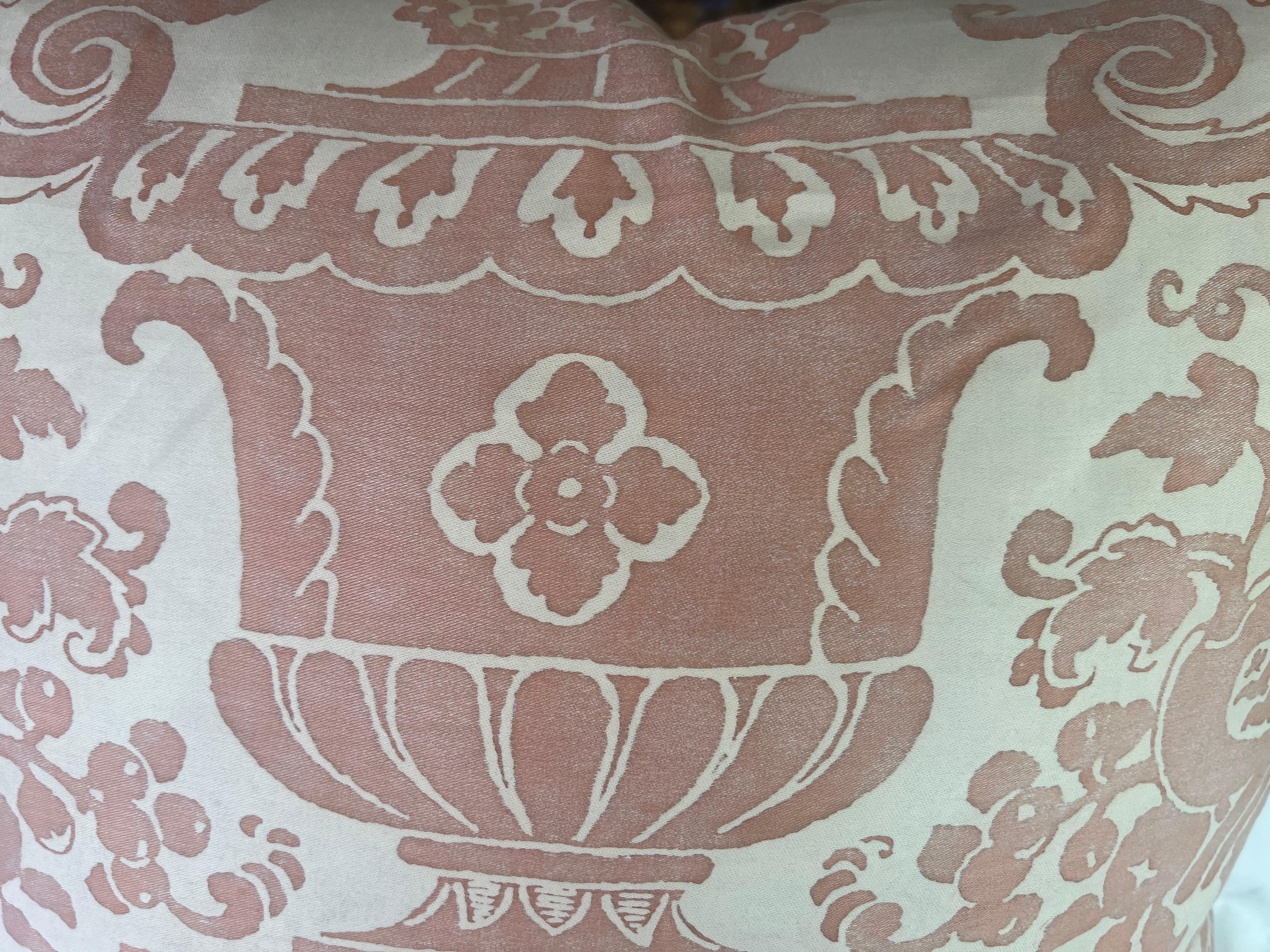 Pair of Carnavalet Patterned Fortuny Pillows In New Condition For Sale In Los Angeles, CA