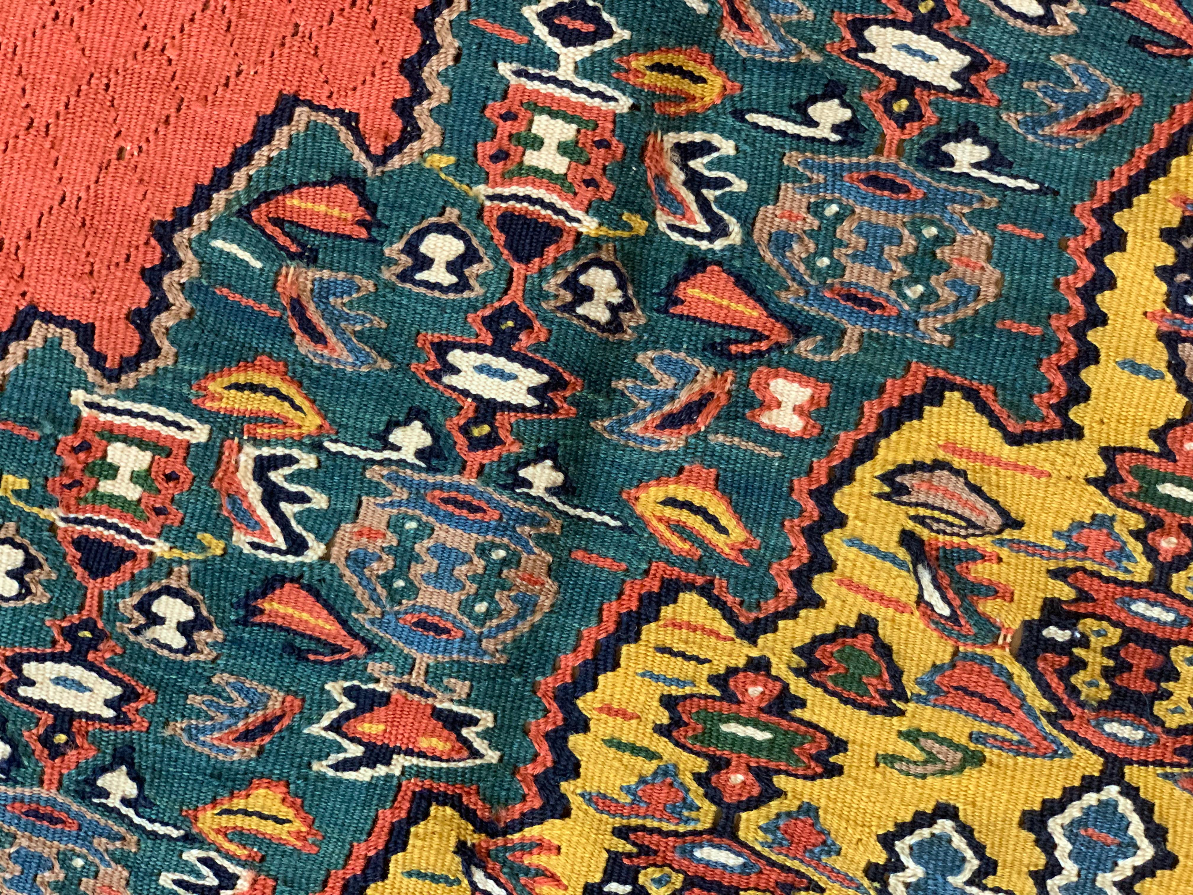 Handgefertigter Flachgewebter Teppich aus Seide und Wolle, Kelim, Paar  (Stammeskunst) im Angebot