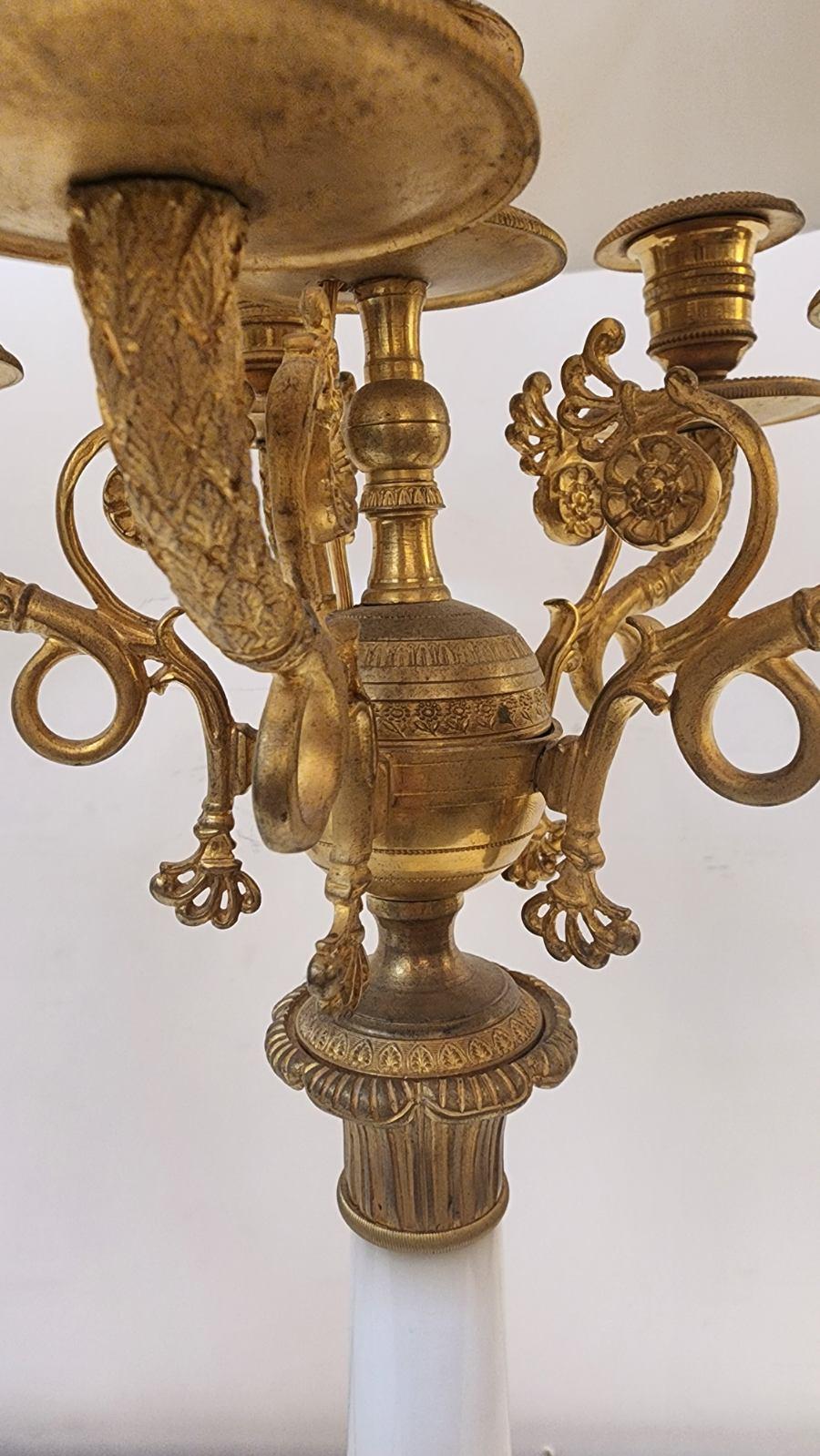 Pair of Carrara marble and Gilt Bronze Candlesticks For Sale 1